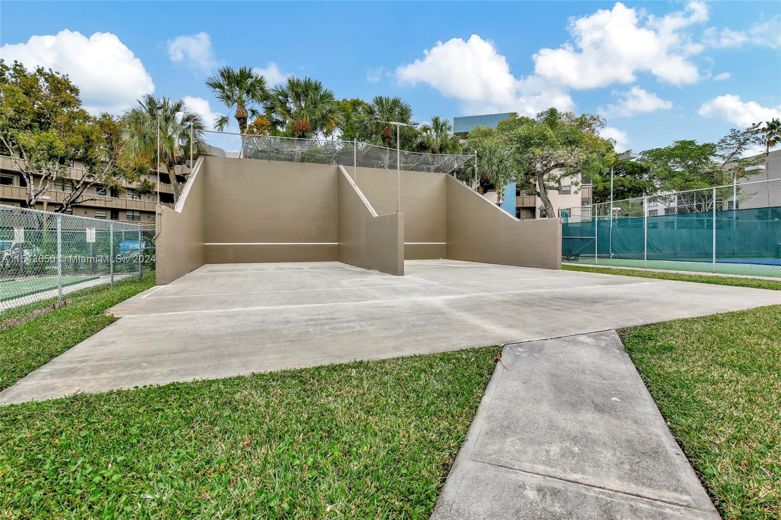 1001 Colony Point Cir, Pembroke Pines, FL, 33026 United States, 1 Bedroom Bedrooms, ,1 BathroomBathrooms,Residential,For Sale,Colony Point Cir,A11543650