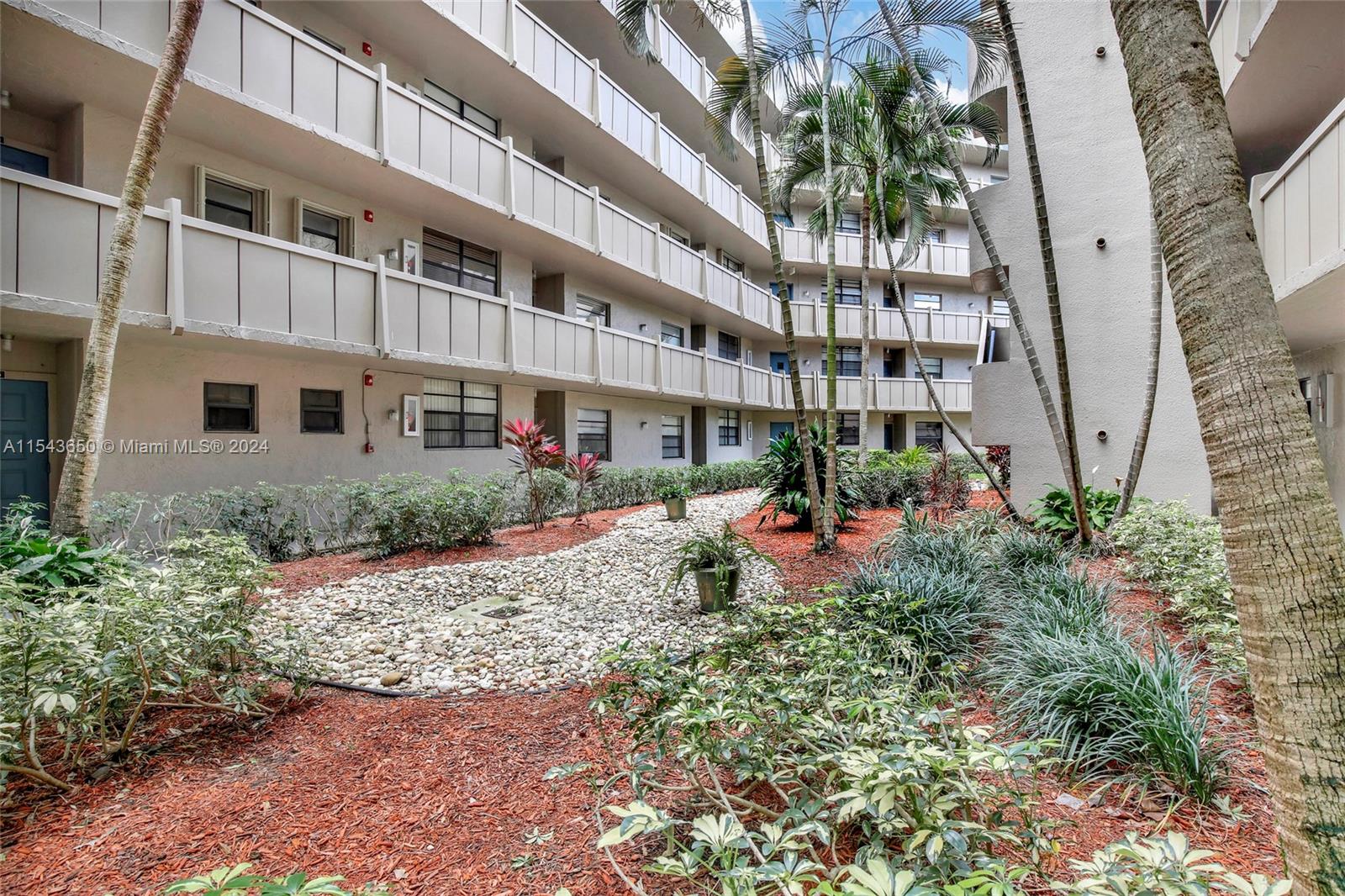 1001 Colony Point Cir, Pembroke Pines, FL, 33026 United States, 1 Bedroom Bedrooms, ,1 BathroomBathrooms,Residential,For Sale,Colony Point Cir,A11543650