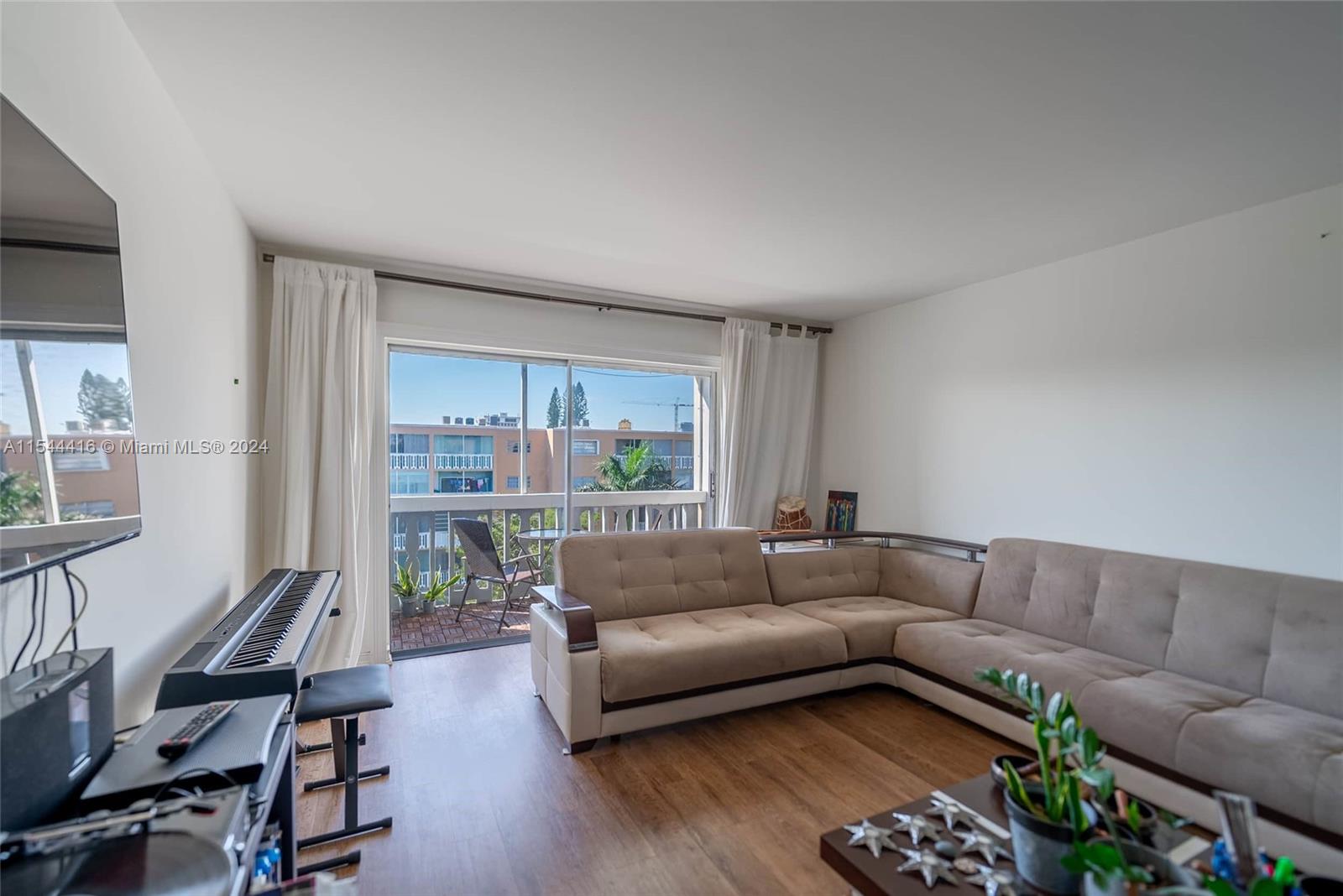 233 NE 14th Ave 505, Hallandale Beach, Florida 33009, 1 Bedroom Bedrooms, ,1 BathroomBathrooms,Residential,For Sale,233 NE 14th Ave 505,A11544416