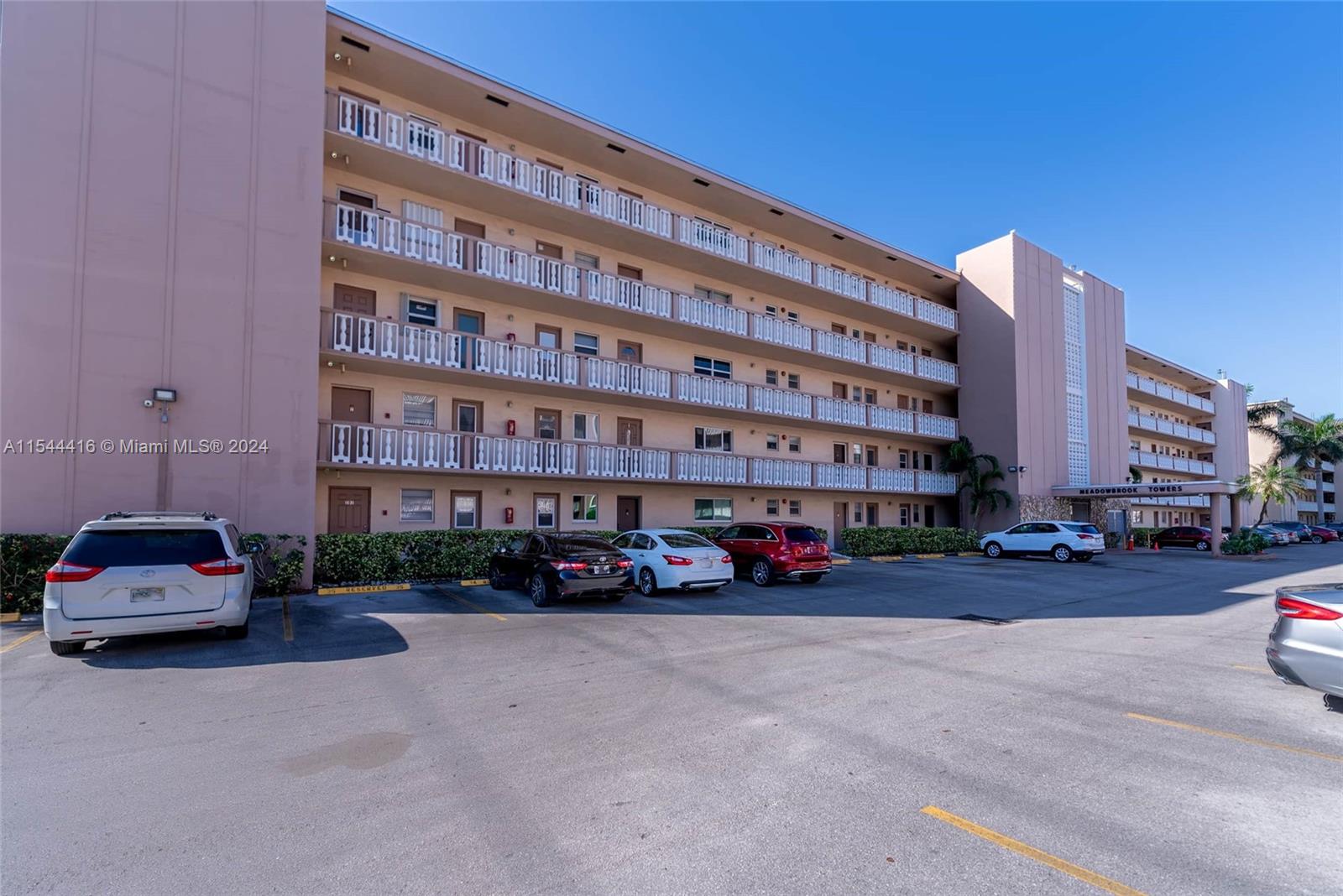 233 NE 14th Ave 505, Hallandale Beach, Florida 33009, 1 Bedroom Bedrooms, ,1 BathroomBathrooms,Residential,For Sale,233 NE 14th Ave 505,A11544416