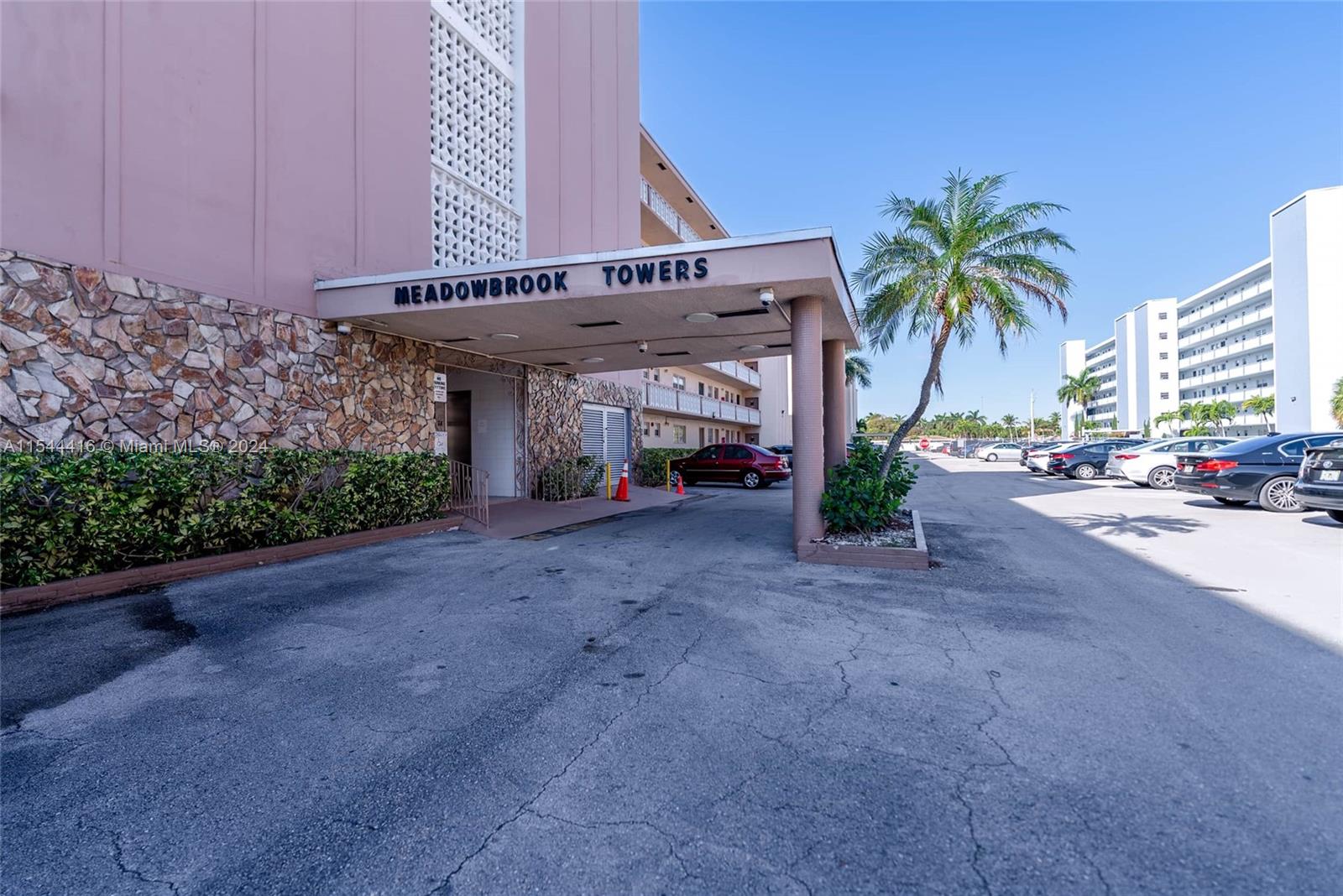 233 NE 14th Ave 505, Hallandale Beach, Florida 33009, 1 Bedroom Bedrooms, ,1 BathroomBathrooms,Residential,For Sale,233 NE 14th Ave 505,A11544416