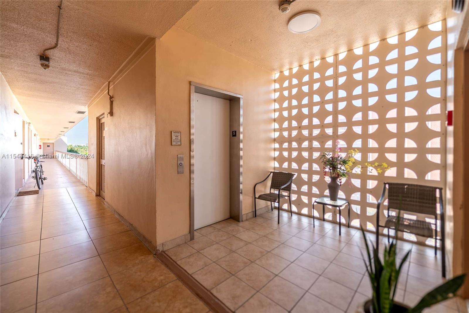 233 NE 14th Ave 505, Hallandale Beach, Florida 33009, 1 Bedroom Bedrooms, ,1 BathroomBathrooms,Residential,For Sale,233 NE 14th Ave 505,A11544416