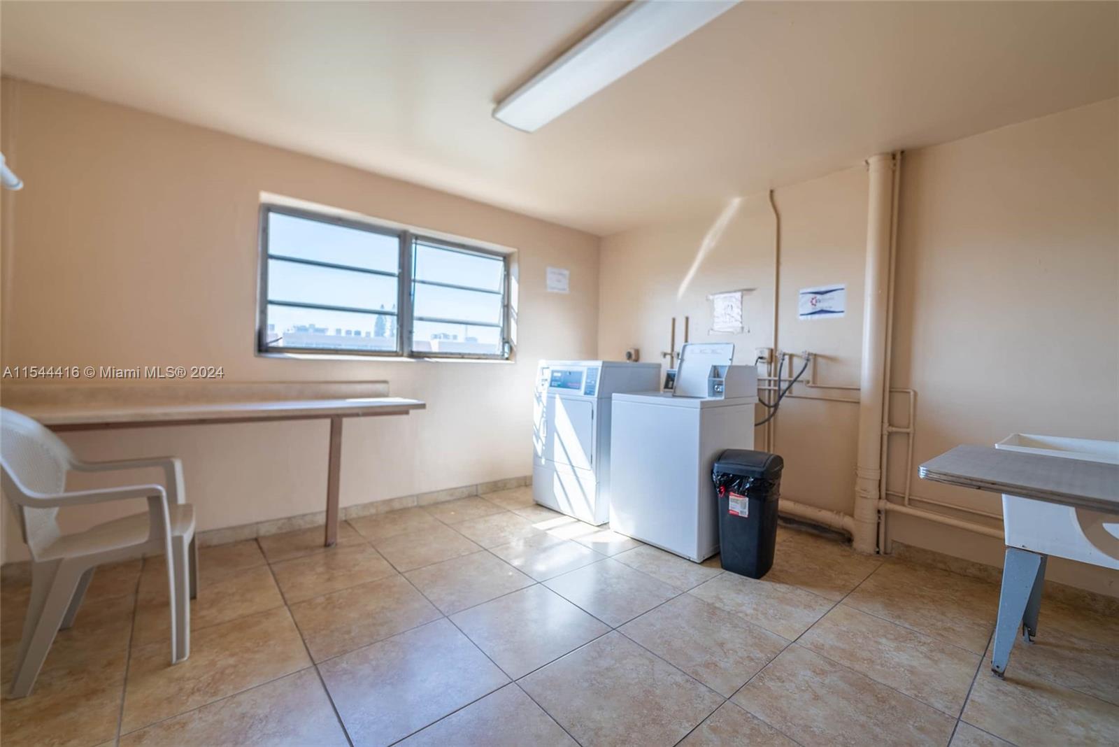 233 NE 14th Ave 505, Hallandale Beach, Florida 33009, 1 Bedroom Bedrooms, ,1 BathroomBathrooms,Residential,For Sale,233 NE 14th Ave 505,A11544416