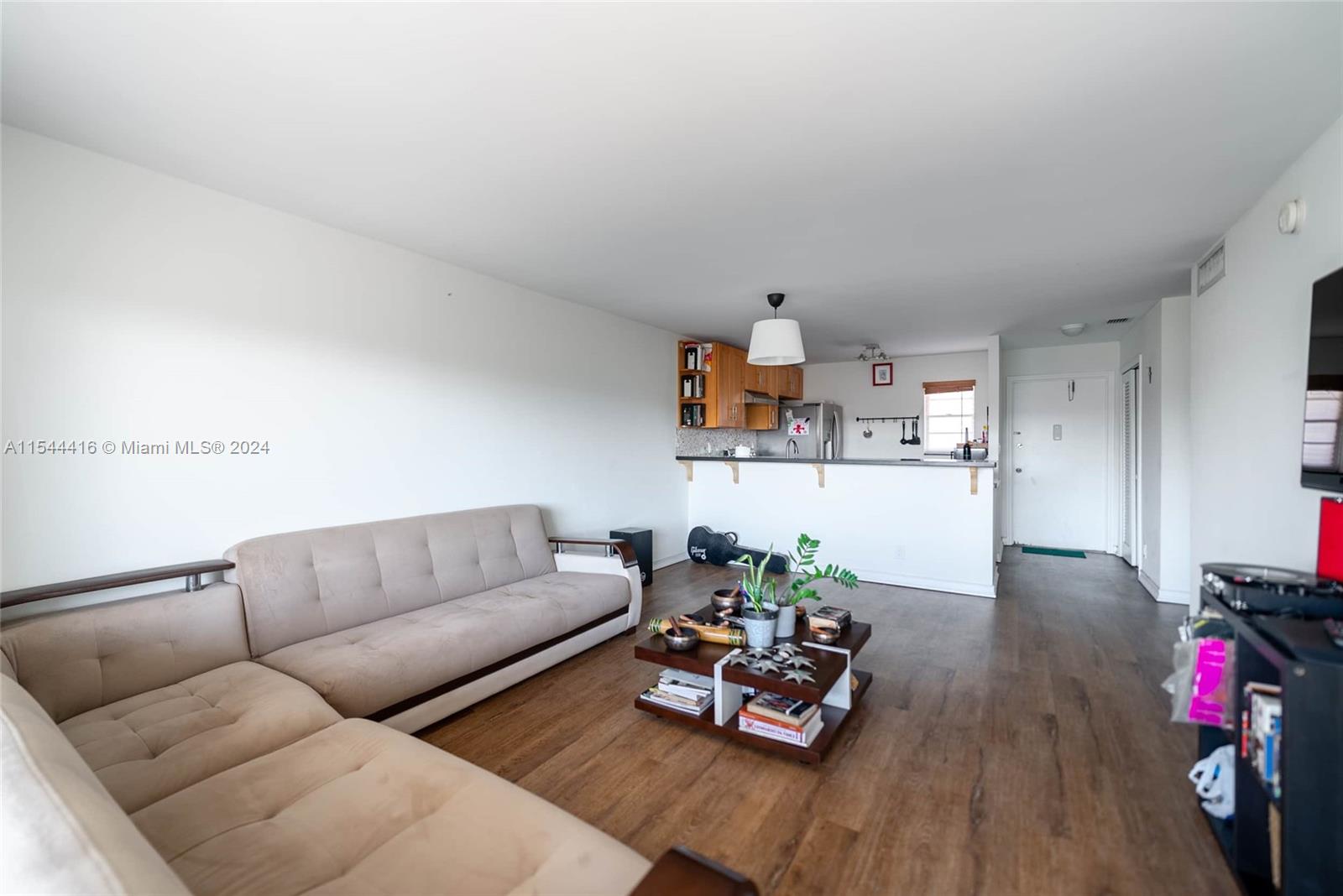 233 NE 14th Ave 505, Hallandale Beach, Florida 33009, 1 Bedroom Bedrooms, ,1 BathroomBathrooms,Residential,For Sale,233 NE 14th Ave 505,A11544416