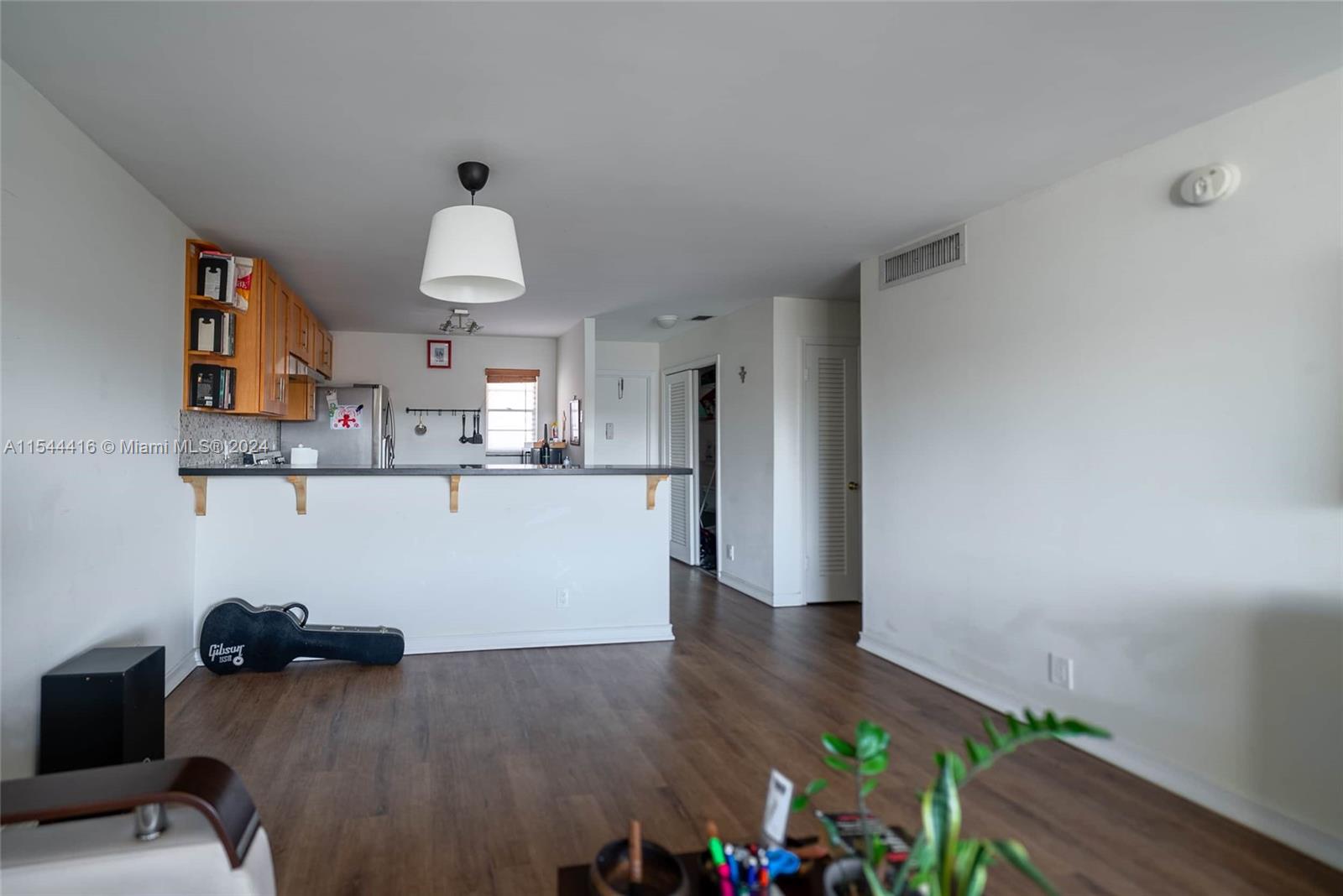 233 NE 14th Ave 505, Hallandale Beach, Florida 33009, 1 Bedroom Bedrooms, ,1 BathroomBathrooms,Residential,For Sale,233 NE 14th Ave 505,A11544416