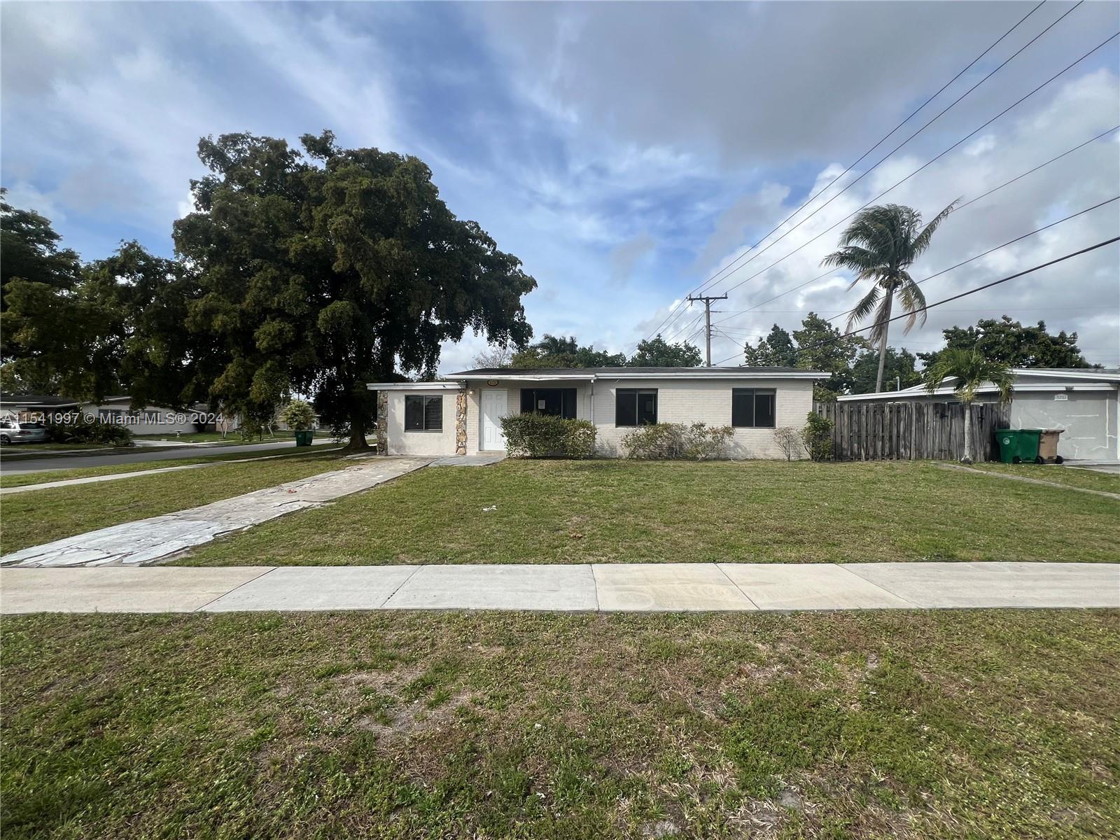 5771 SW 38th St  For Sale A11541997, FL