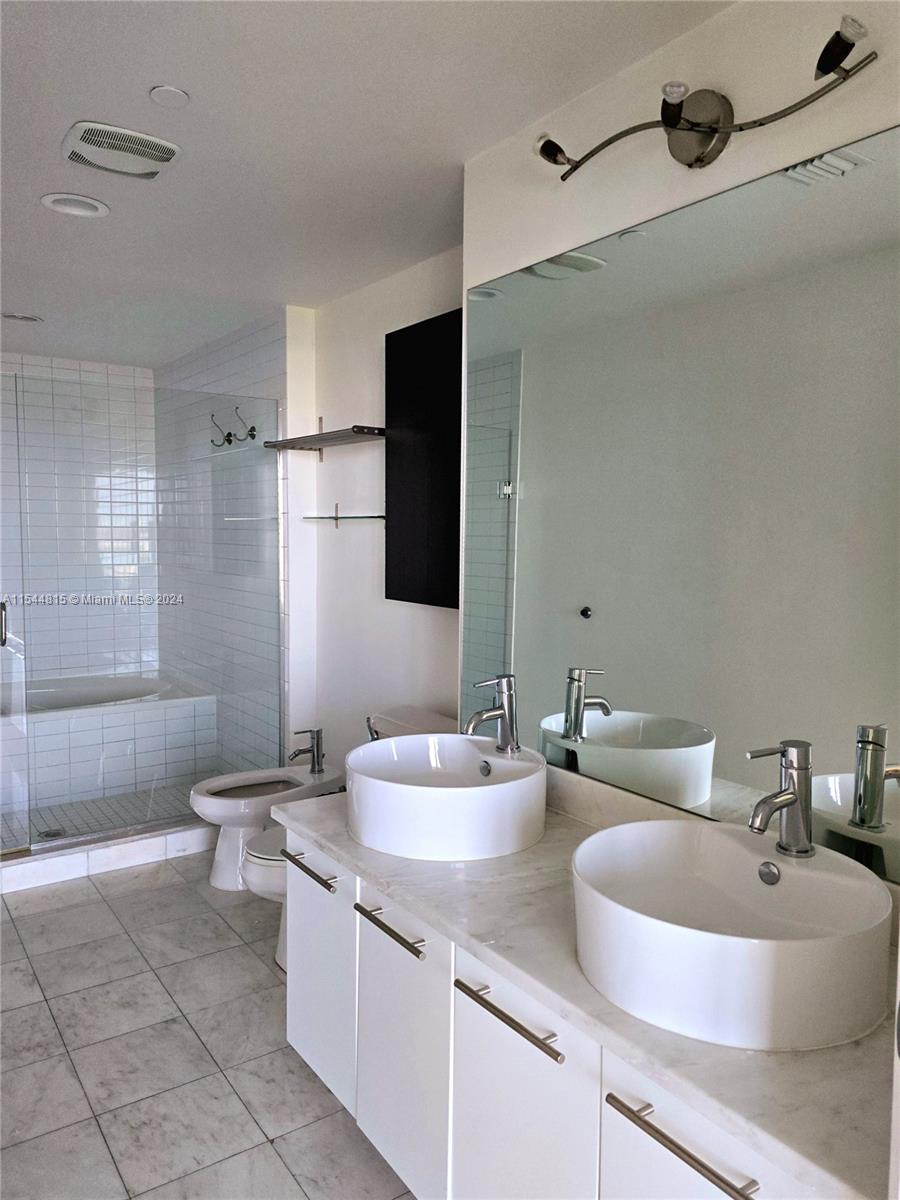 888 Biscayne Blvd 1610, Miami, Florida 33132, 1 Bedroom Bedrooms, ,1 BathroomBathrooms,Residentiallease,For Rent,888 Biscayne Blvd 1610,A11544815