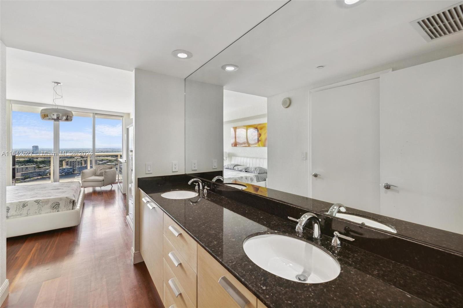 1800 S Ocean Dr 3606, Hallandale Beach, Florida 33009, 2 Bedrooms Bedrooms, ,1 BathroomBathrooms,Residentiallease,For Rent,1800 S Ocean Dr 3606,A11542627