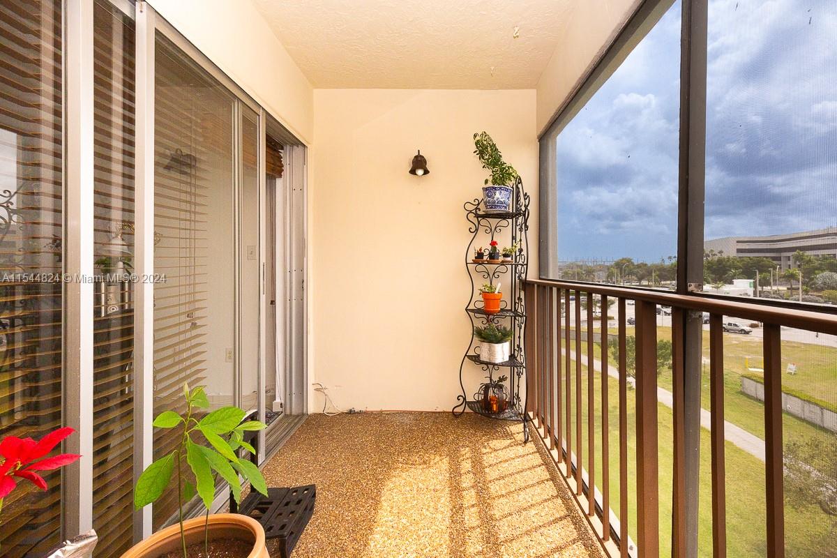 9280 Fontainebleau Blvd 501, Miami, Florida 33172, 2 Bedrooms Bedrooms, ,2 BathroomsBathrooms,Residential,For Sale,9280 Fontainebleau Blvd 501,A11544824