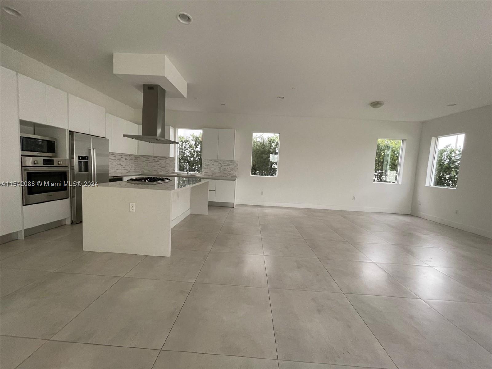 9915 NW 75th St, Doral, Florida 33178, 4 Bedrooms Bedrooms, ,4 BathroomsBathrooms,Residentiallease,For Rent,9915 NW 75th St,A11542088