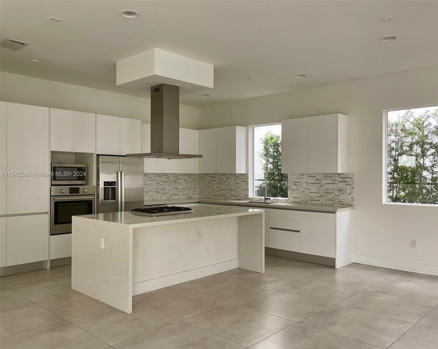 9915 NW 75th St, Doral, Florida 33178, 4 Bedrooms Bedrooms, ,4 BathroomsBathrooms,Residentiallease,For Rent,9915 NW 75th St,A11542088