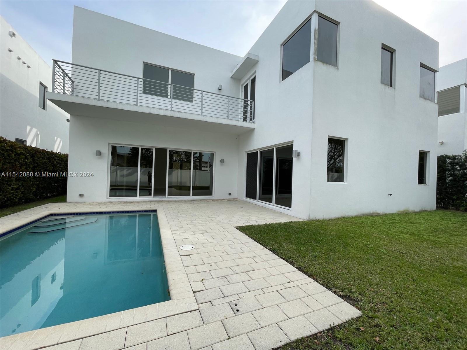 9915 NW 75th St, Doral, Florida 33178, 4 Bedrooms Bedrooms, ,4 BathroomsBathrooms,Residentiallease,For Rent,9915 NW 75th St,A11542088