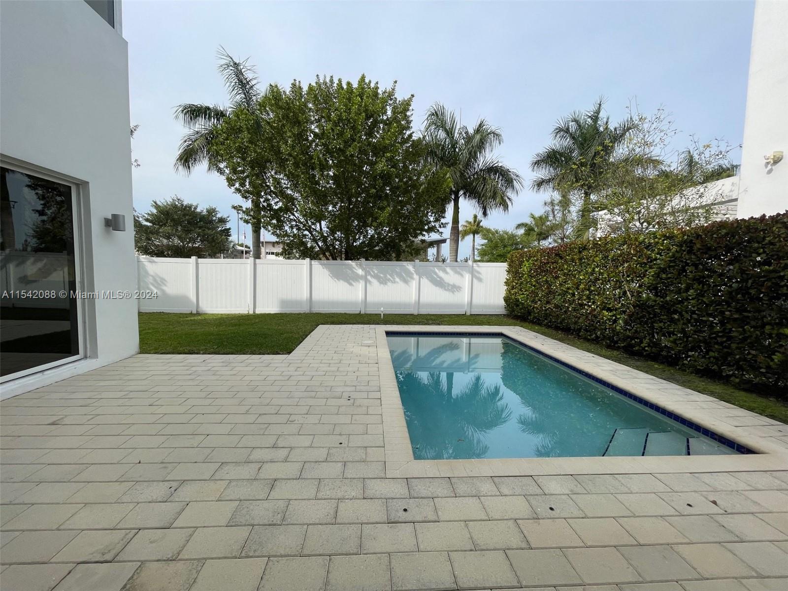 9915 NW 75th St, Doral, Florida 33178, 4 Bedrooms Bedrooms, ,4 BathroomsBathrooms,Residentiallease,For Rent,9915 NW 75th St,A11542088