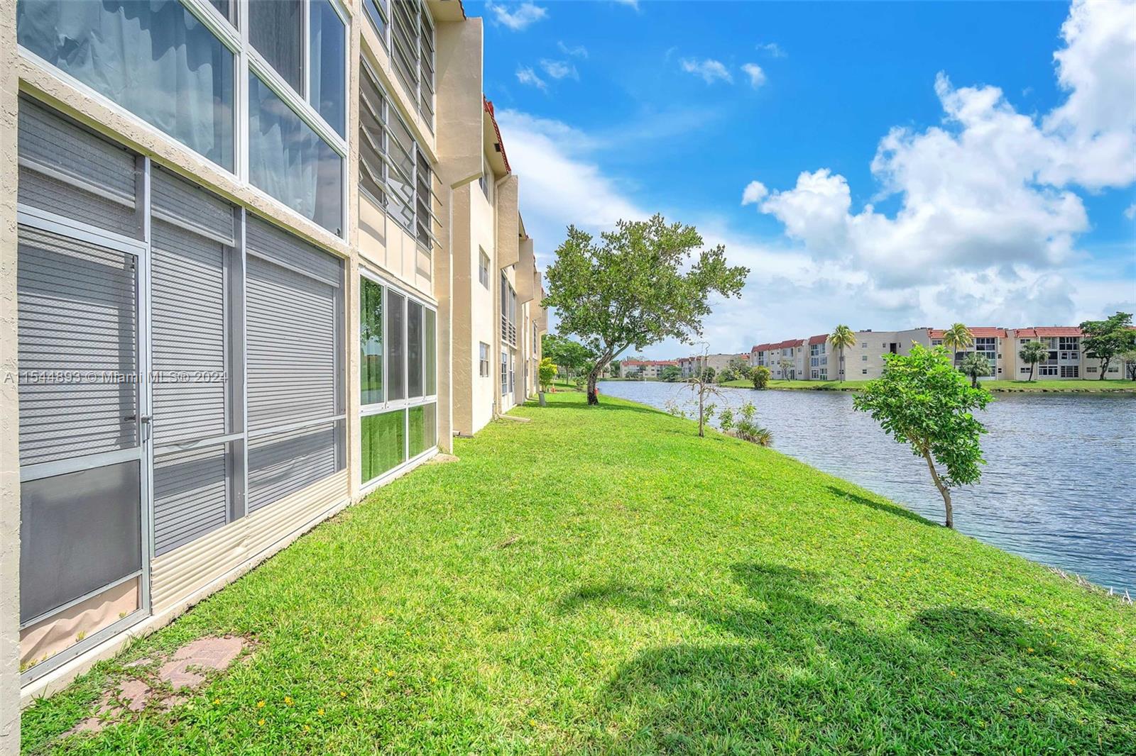 8080 Sunrise Lakes Dr, Sunrise, FL, 33322 United States, 1 Bedroom Bedrooms, ,1 BathroomBathrooms,Residential,For Sale,Sunrise Lakes Dr,A11544893