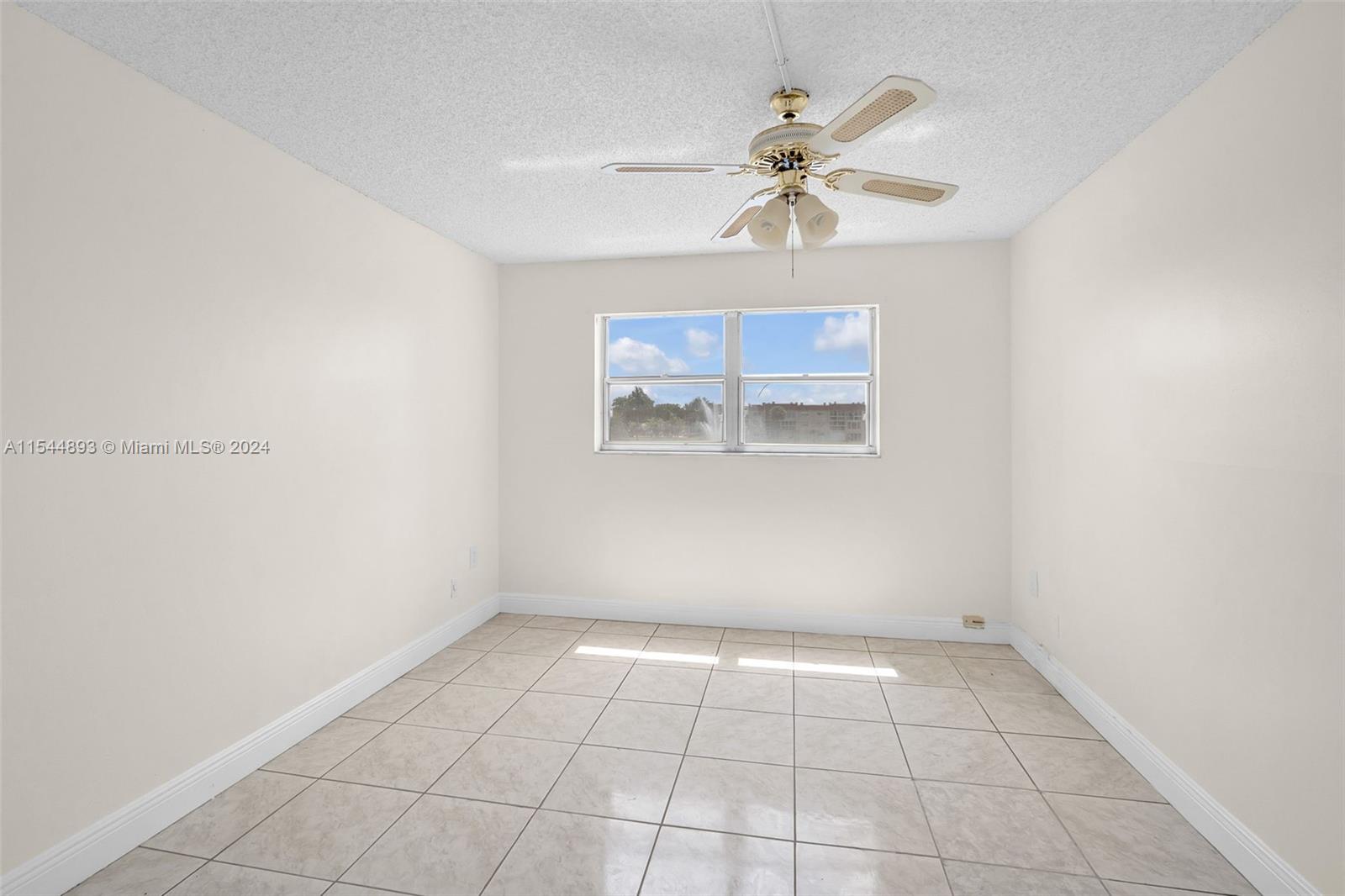 8080 Sunrise Lakes Dr, Sunrise, FL, 33322 United States, 1 Bedroom Bedrooms, ,1 BathroomBathrooms,Residential,For Sale,Sunrise Lakes Dr,A11544893