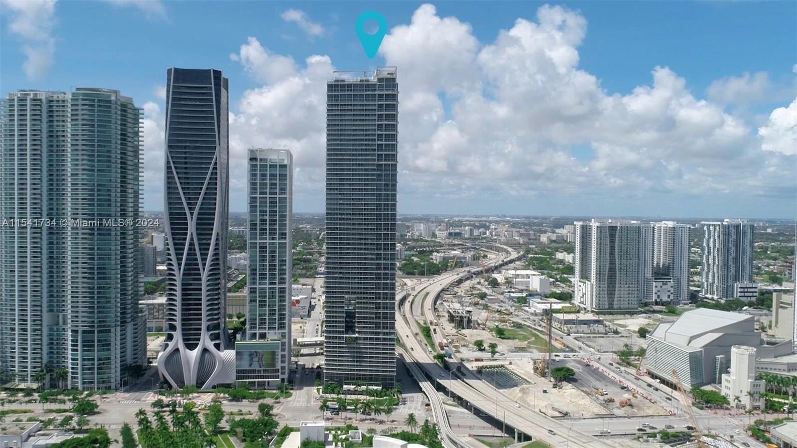 Enjoy the breathtaking view in this gorgeous apartment facing to Biscayne Bay day and night. The most desired line in the building. Walking distance to Brickell and only few minutes away from Midtown, Wynwood, Edgewater and Design District area. Across from Kaseya Center, Frost Science Museum and Port Miami. Watch the cruises departing from the port. Unfurnished unit! Contact listing agent for showings. 24 hours required.