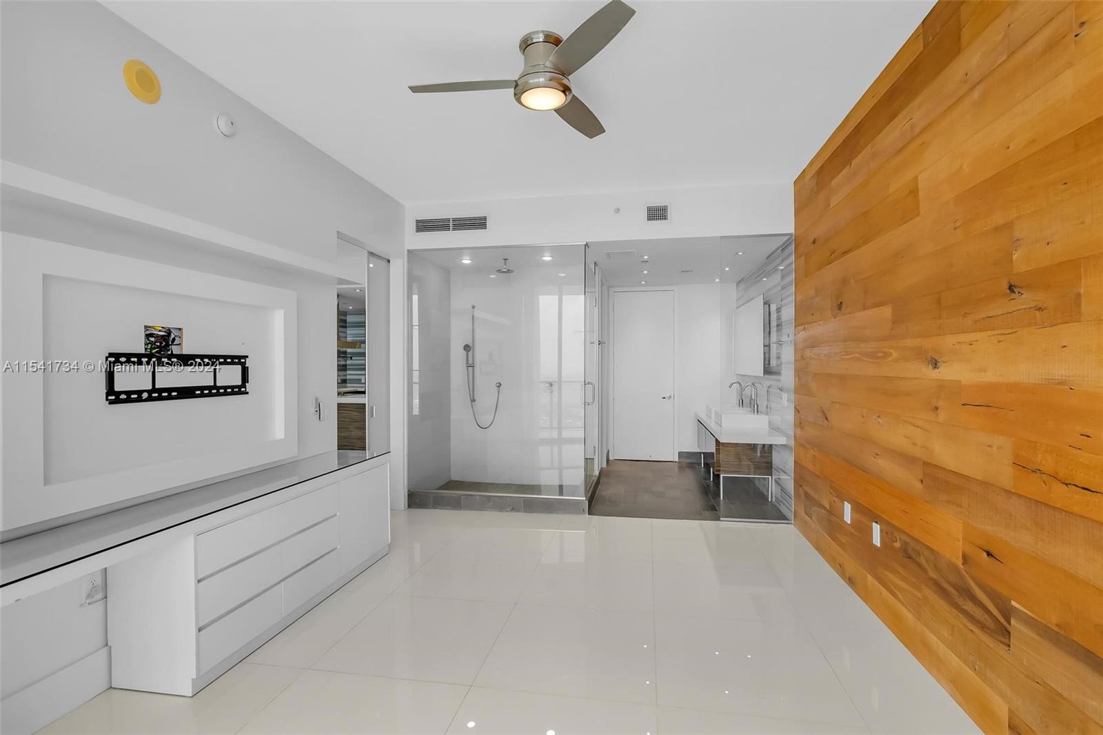 1100 Biscayne Blvd 4404, Miami, Florida 33132, 2 Bedrooms Bedrooms, ,2 BathroomsBathrooms,Residentiallease,For Rent,1100 Biscayne Blvd 4404,A11541734