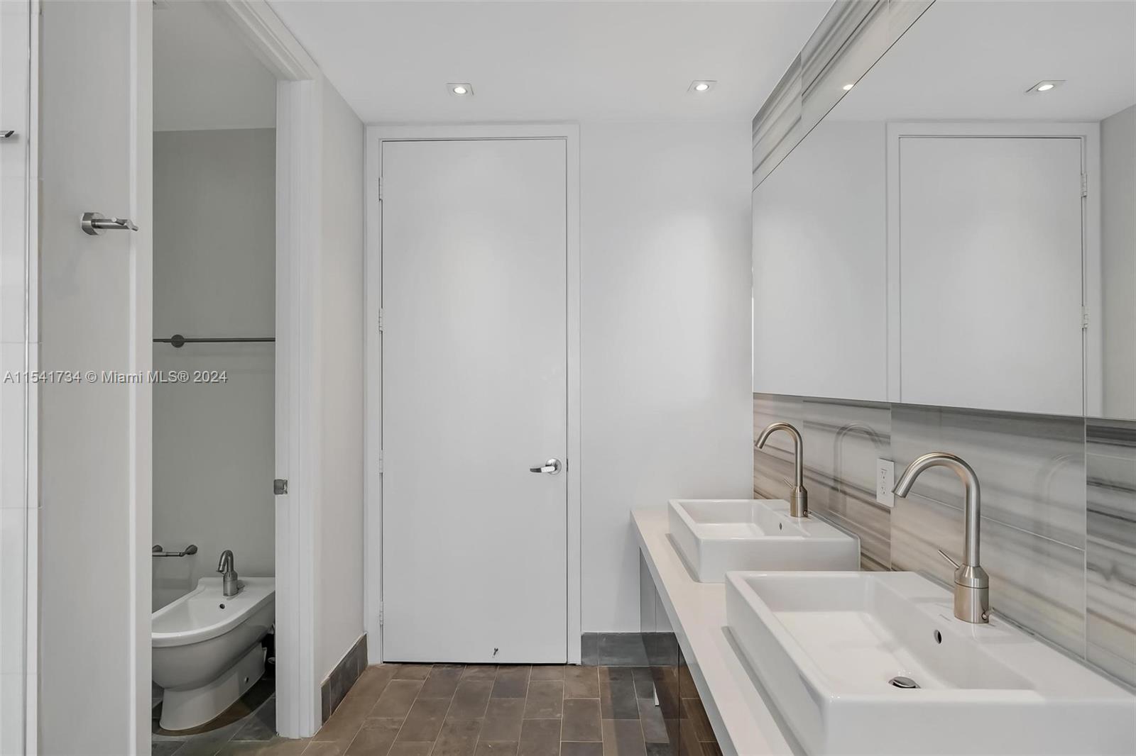 1100 Biscayne Blvd 4404, Miami, Florida 33132, 2 Bedrooms Bedrooms, ,2 BathroomsBathrooms,Residentiallease,For Rent,1100 Biscayne Blvd 4404,A11541734