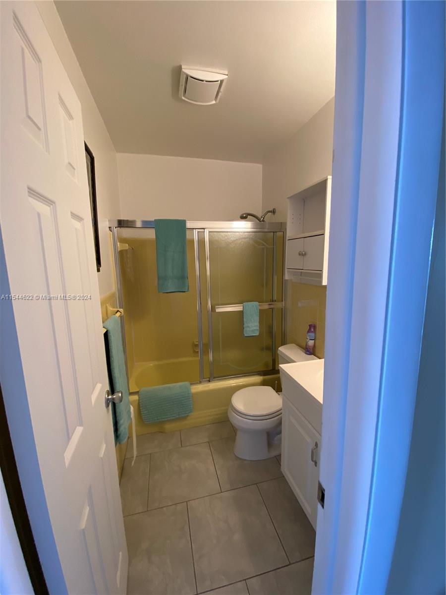 925 SW 11th Ave 17J, Hallandale Beach, Florida 33009, 1 Bedroom Bedrooms, ,1 BathroomBathrooms,Residential,For Sale,925 SW 11th Ave 17J,A11544622