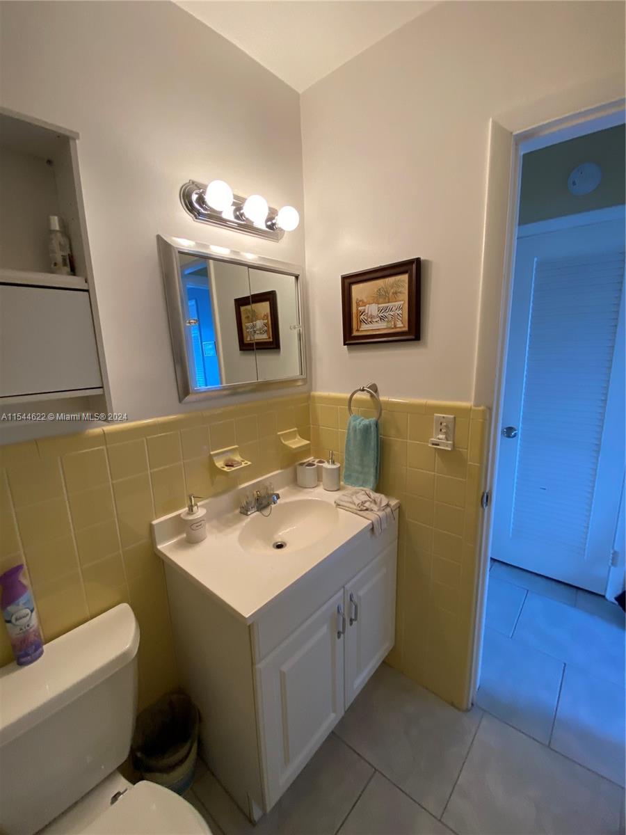 925 SW 11th Ave 17J, Hallandale Beach, Florida 33009, 1 Bedroom Bedrooms, ,1 BathroomBathrooms,Residential,For Sale,925 SW 11th Ave 17J,A11544622