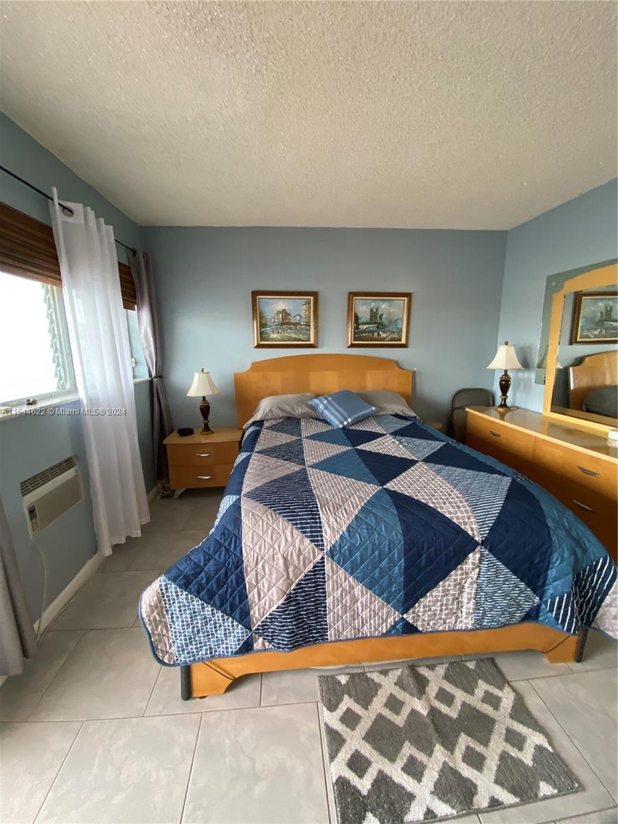 925 SW 11th Ave 17J, Hallandale Beach, Florida 33009, 1 Bedroom Bedrooms, ,1 BathroomBathrooms,Residential,For Sale,925 SW 11th Ave 17J,A11544622