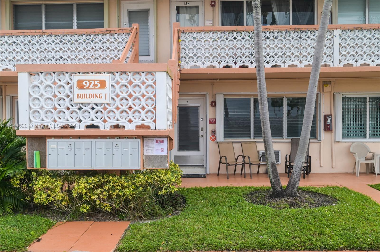 925 SW 11th Ave 17J, Hallandale Beach, Florida 33009, 1 Bedroom Bedrooms, ,1 BathroomBathrooms,Residential,For Sale,925 SW 11th Ave 17J,A11544622