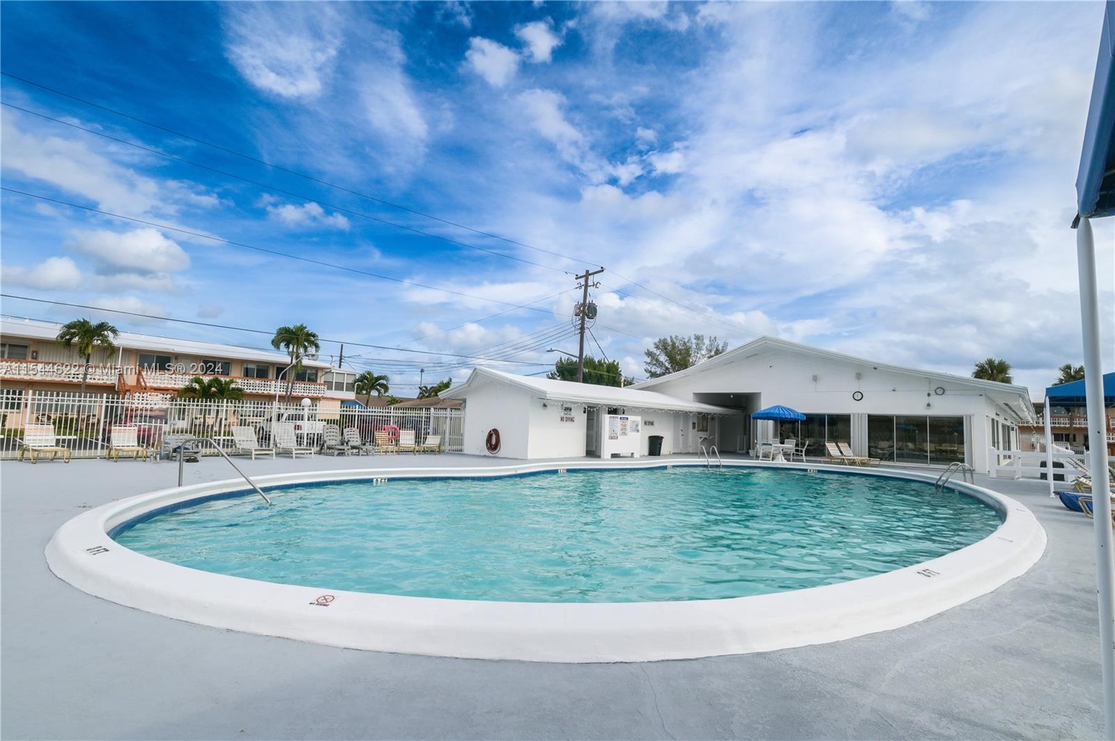 925 SW 11th Ave 17J, Hallandale Beach, Florida 33009, 1 Bedroom Bedrooms, ,1 BathroomBathrooms,Residential,For Sale,925 SW 11th Ave 17J,A11544622