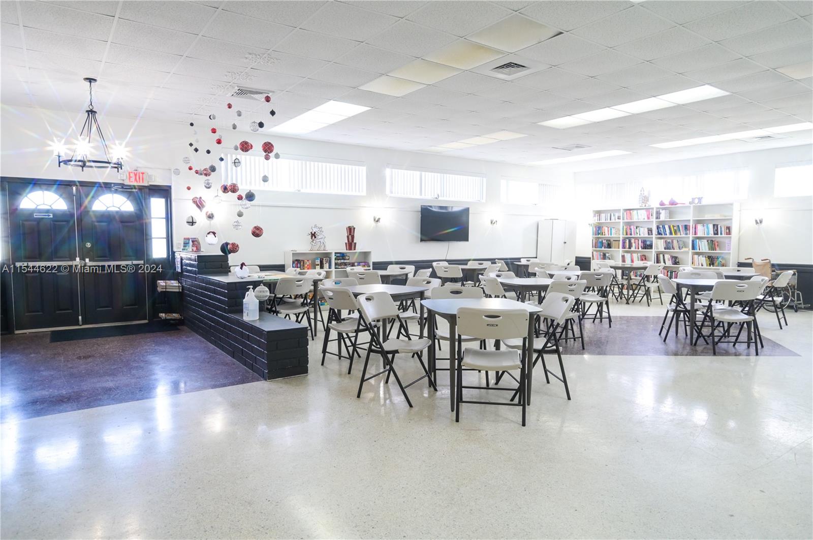 925 SW 11th Ave 17J, Hallandale Beach, Florida 33009, 1 Bedroom Bedrooms, ,1 BathroomBathrooms,Residential,For Sale,925 SW 11th Ave 17J,A11544622