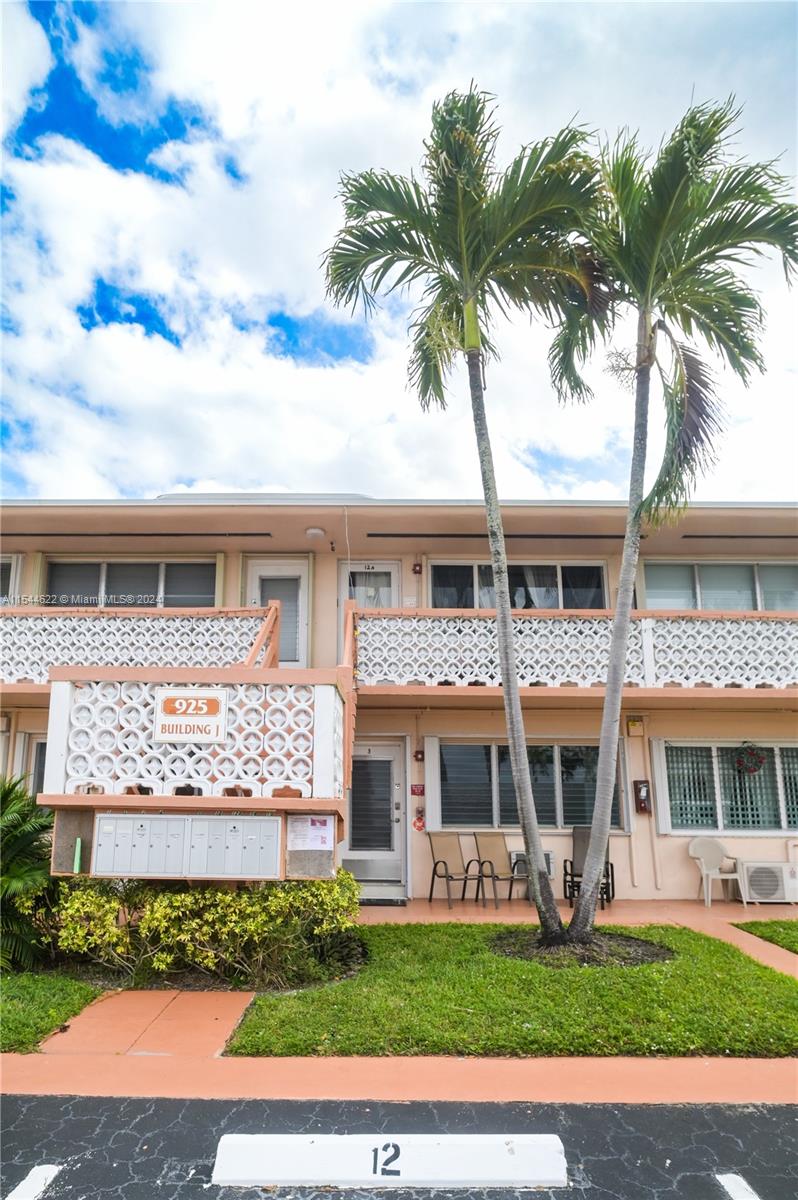 925 SW 11th Ave 17J, Hallandale Beach, Florida 33009, 1 Bedroom Bedrooms, ,1 BathroomBathrooms,Residential,For Sale,925 SW 11th Ave 17J,A11544622