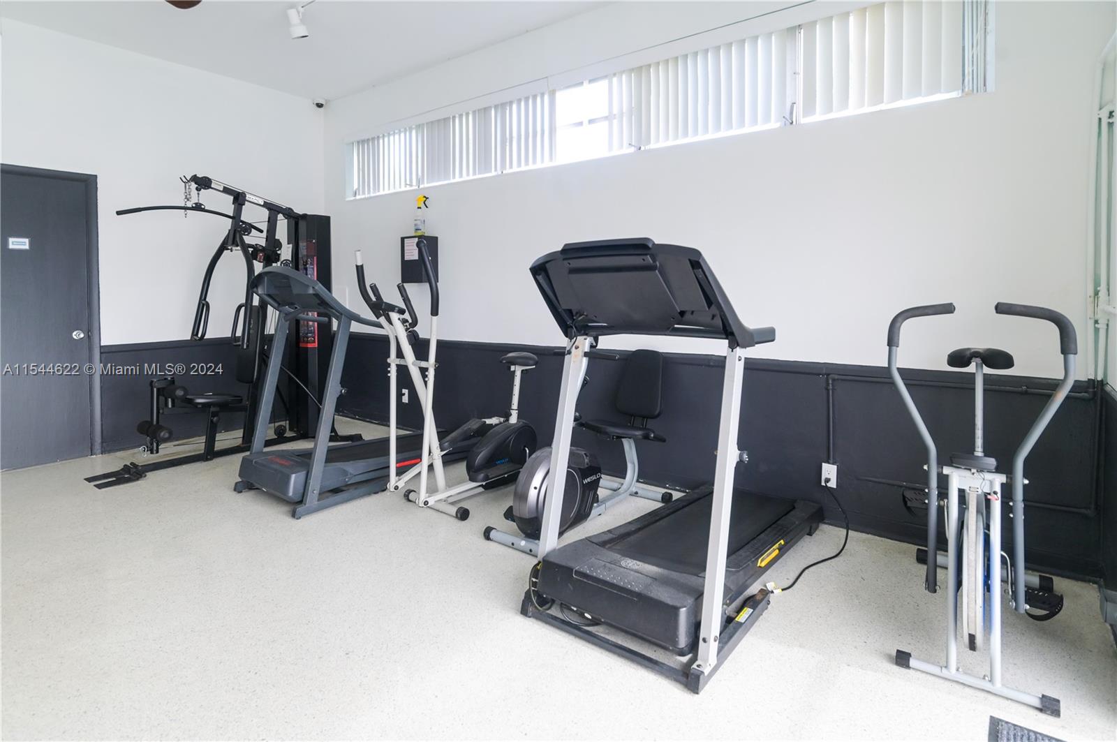 925 SW 11th Ave 17J, Hallandale Beach, Florida 33009, 1 Bedroom Bedrooms, ,1 BathroomBathrooms,Residential,For Sale,925 SW 11th Ave 17J,A11544622