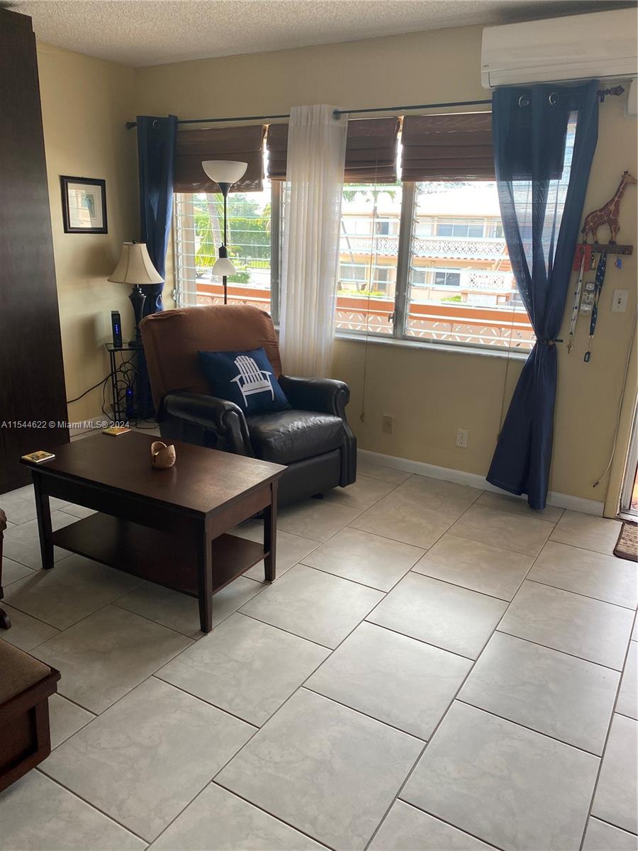 925 SW 11th Ave 17J, Hallandale Beach, Florida 33009, 1 Bedroom Bedrooms, ,1 BathroomBathrooms,Residential,For Sale,925 SW 11th Ave 17J,A11544622