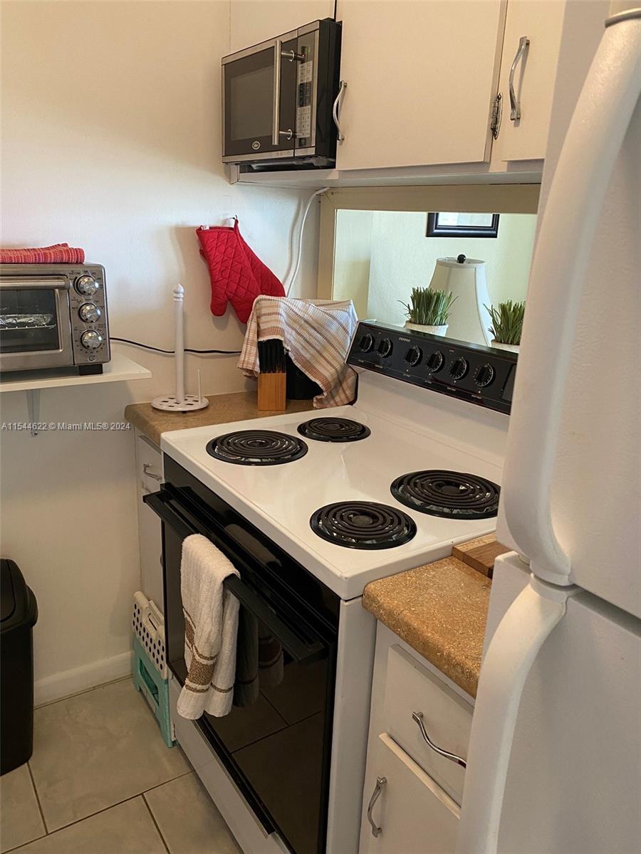 925 SW 11th Ave 17J, Hallandale Beach, Florida 33009, 1 Bedroom Bedrooms, ,1 BathroomBathrooms,Residential,For Sale,925 SW 11th Ave 17J,A11544622