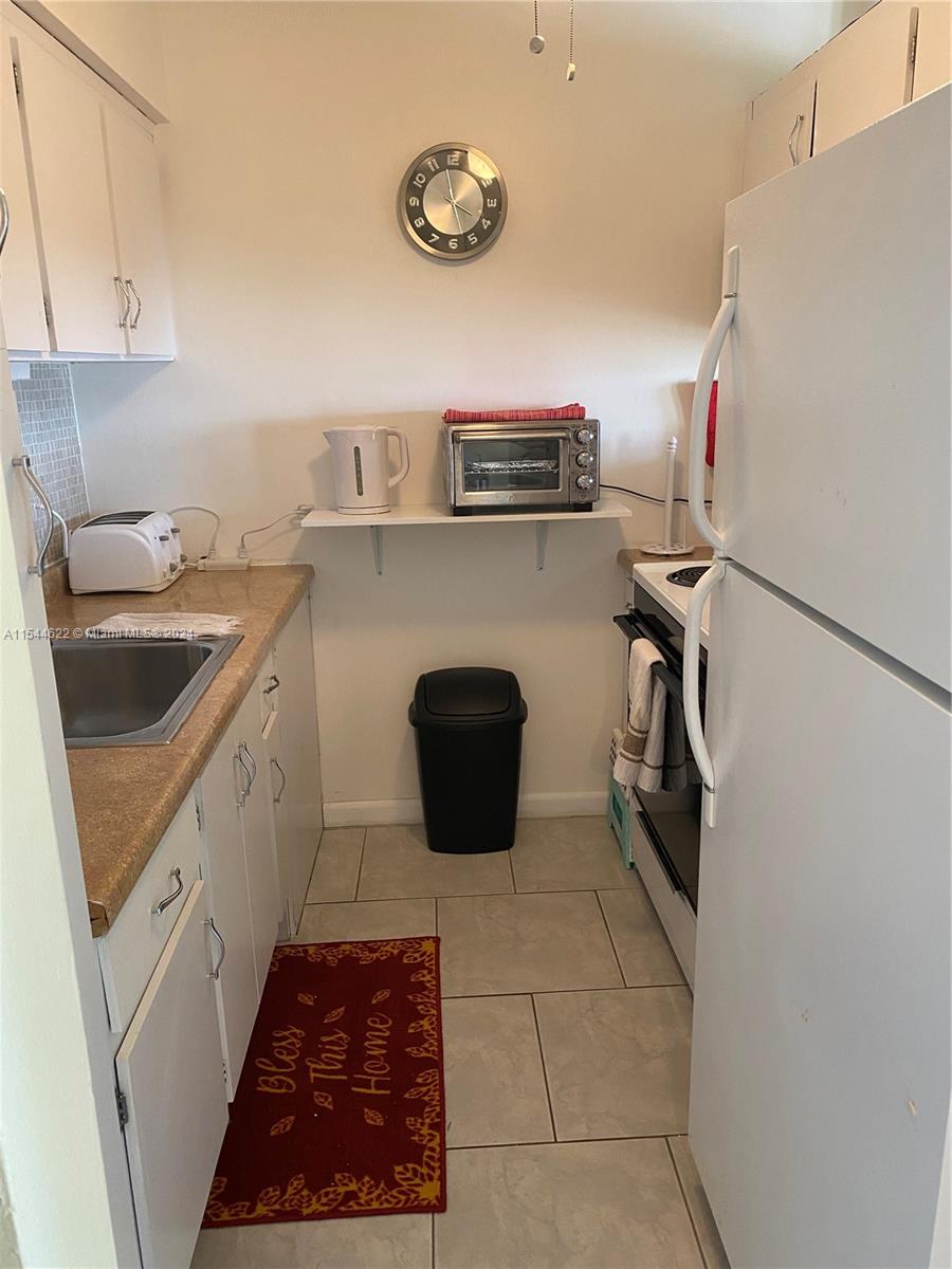 925 SW 11th Ave 17J, Hallandale Beach, Florida 33009, 1 Bedroom Bedrooms, ,1 BathroomBathrooms,Residential,For Sale,925 SW 11th Ave 17J,A11544622
