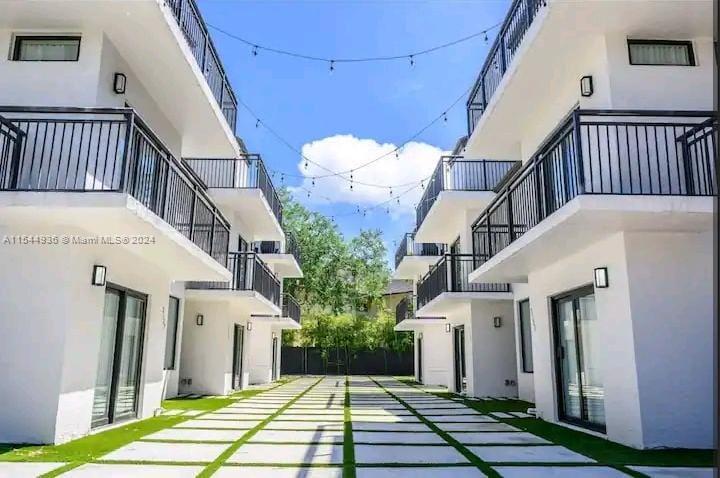 3129 SW 27th Ave #3129 For Sale A11544936, FL