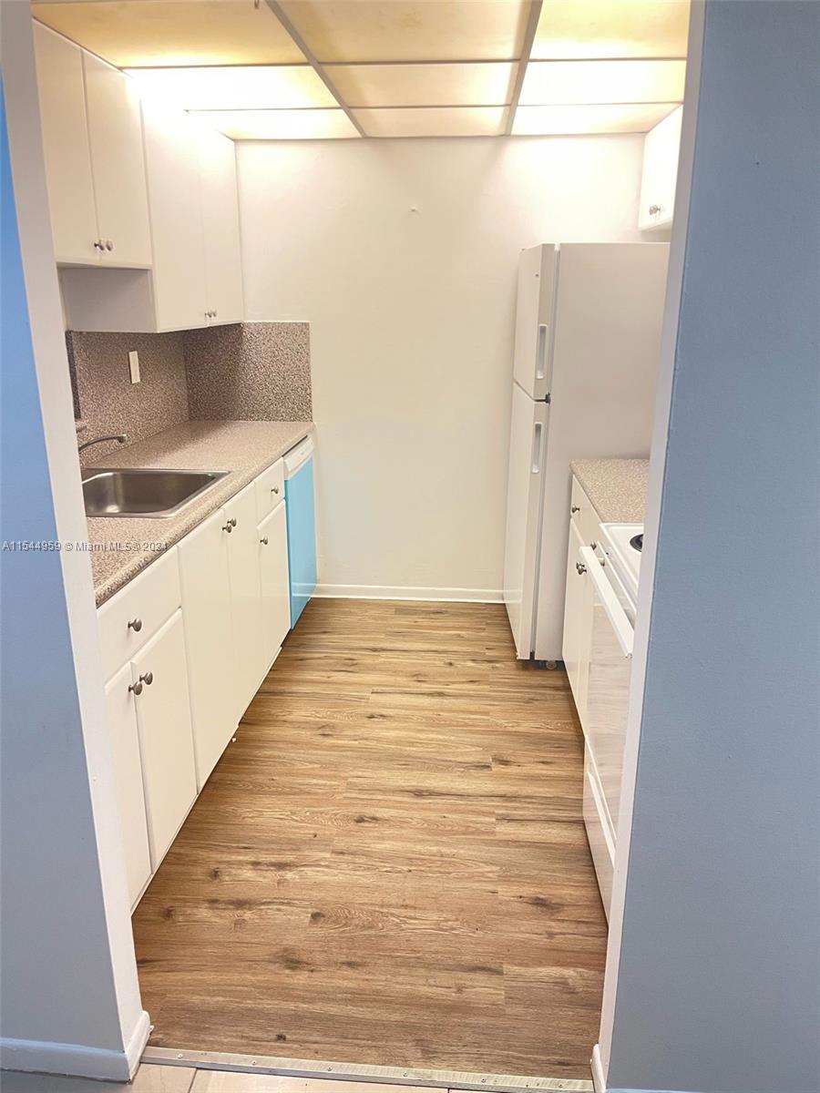 Remodeled 2/1.5 apartment. A+ school. Close to everything. New floor for kitchen and entrance area. New AC unit, new dishwasher, refrigerator 2 yr old. Minutes away from excellent schools, malls, shops, and major expressways. must see. 2-month security deposit and 1st month to move in ($6630). Has to use the owner's rental lease. Please review the lease with your client before submitting the offer. Please download all the attachments. No complete offers will not be submitted to the owner. easy to show, on supra.