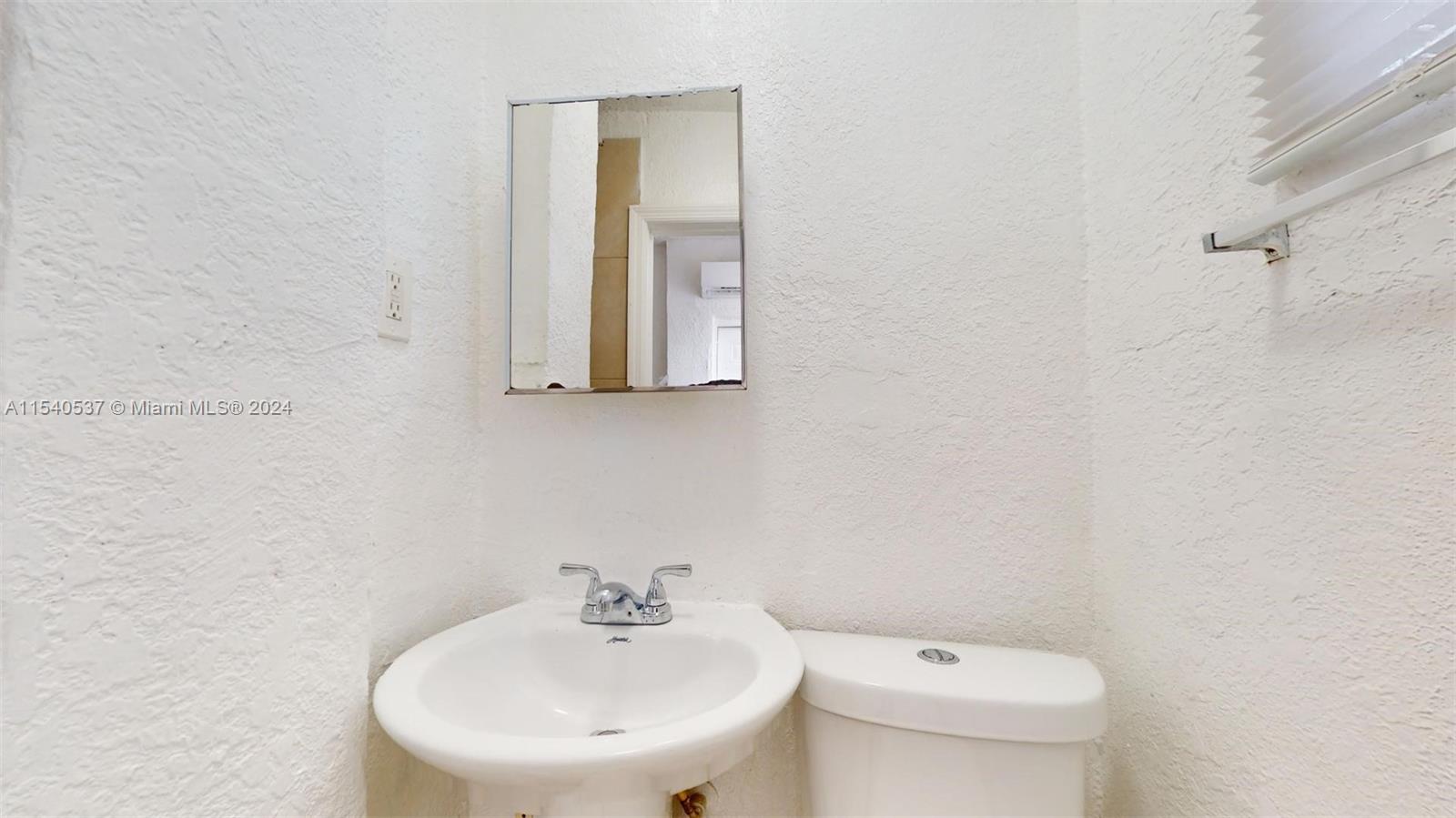 50 NW 79th St 1, Miami, Florida 33150, 1 Bedroom Bedrooms, ,1 BathroomBathrooms,Residentiallease,For Rent,50 NW 79th St 1,A11540537