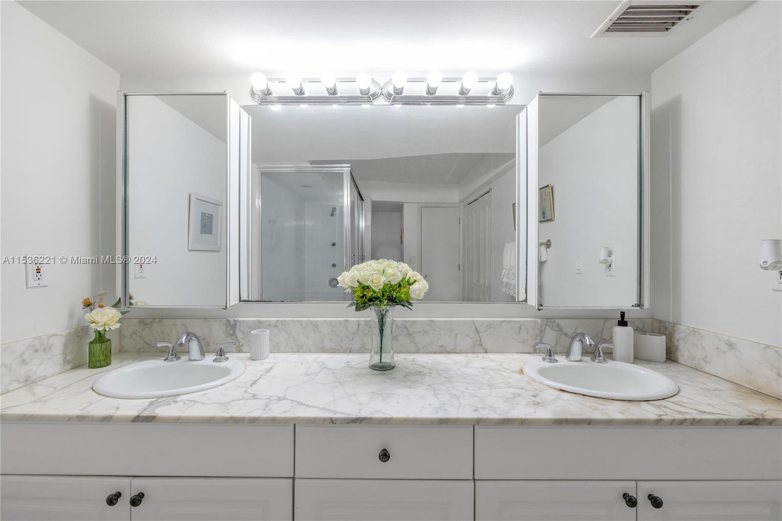 6423 Collins Ave 310, Miami Beach, Florida 33141, 2 Bedrooms Bedrooms, ,2 BathroomsBathrooms,Residential,For Sale,6423 Collins Ave 310,A11536221