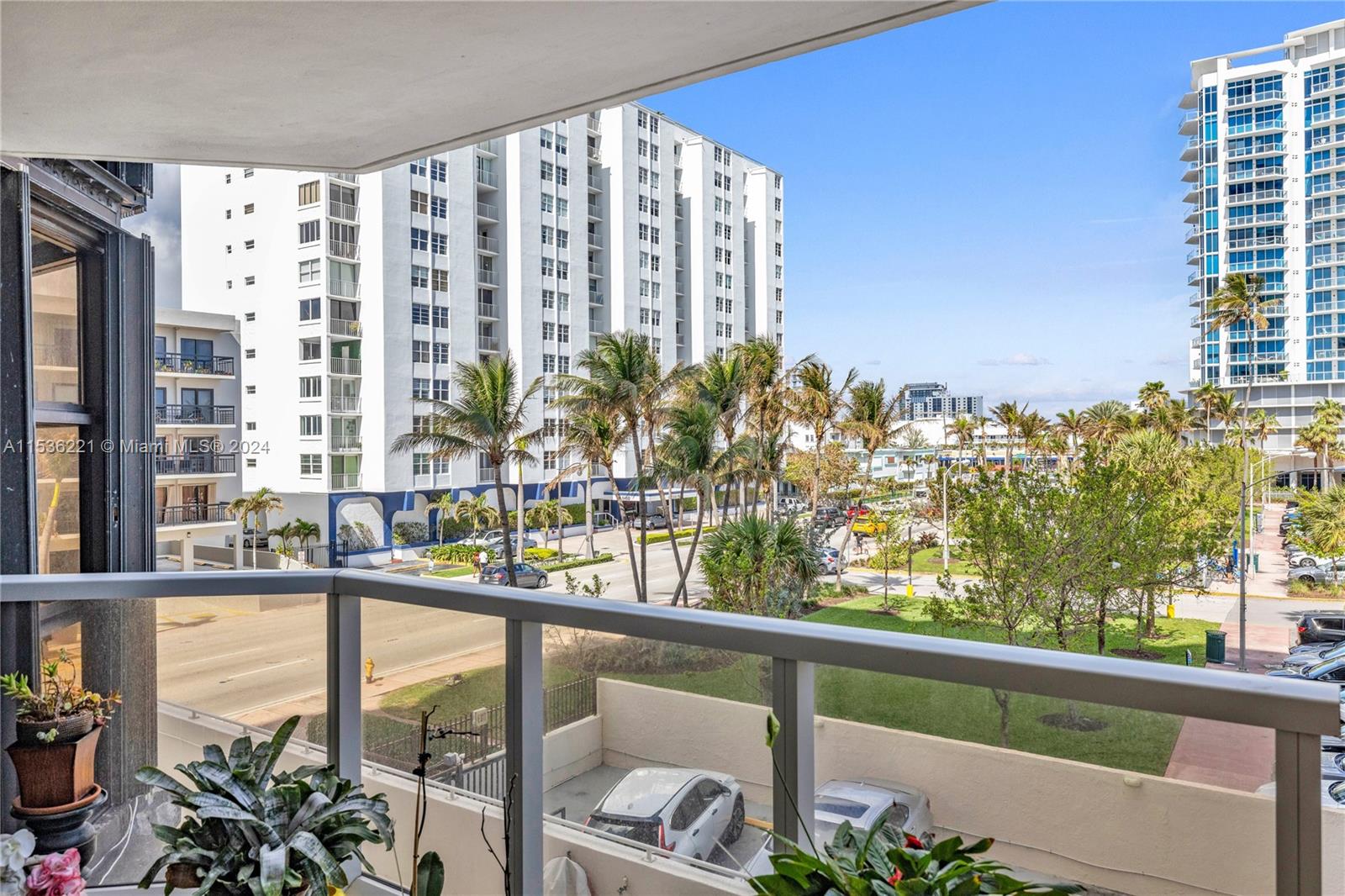 6423 Collins Ave 310, Miami Beach, Florida 33141, 2 Bedrooms Bedrooms, ,2 BathroomsBathrooms,Residential,For Sale,6423 Collins Ave 310,A11536221