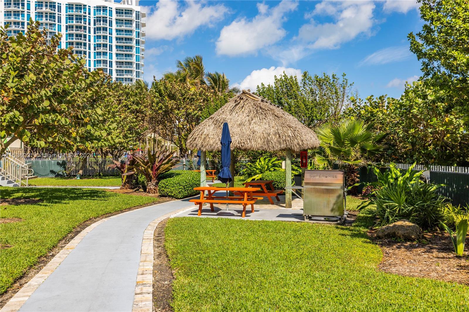 6423 Collins Ave 310, Miami Beach, Florida 33141, 2 Bedrooms Bedrooms, ,2 BathroomsBathrooms,Residential,For Sale,6423 Collins Ave 310,A11536221