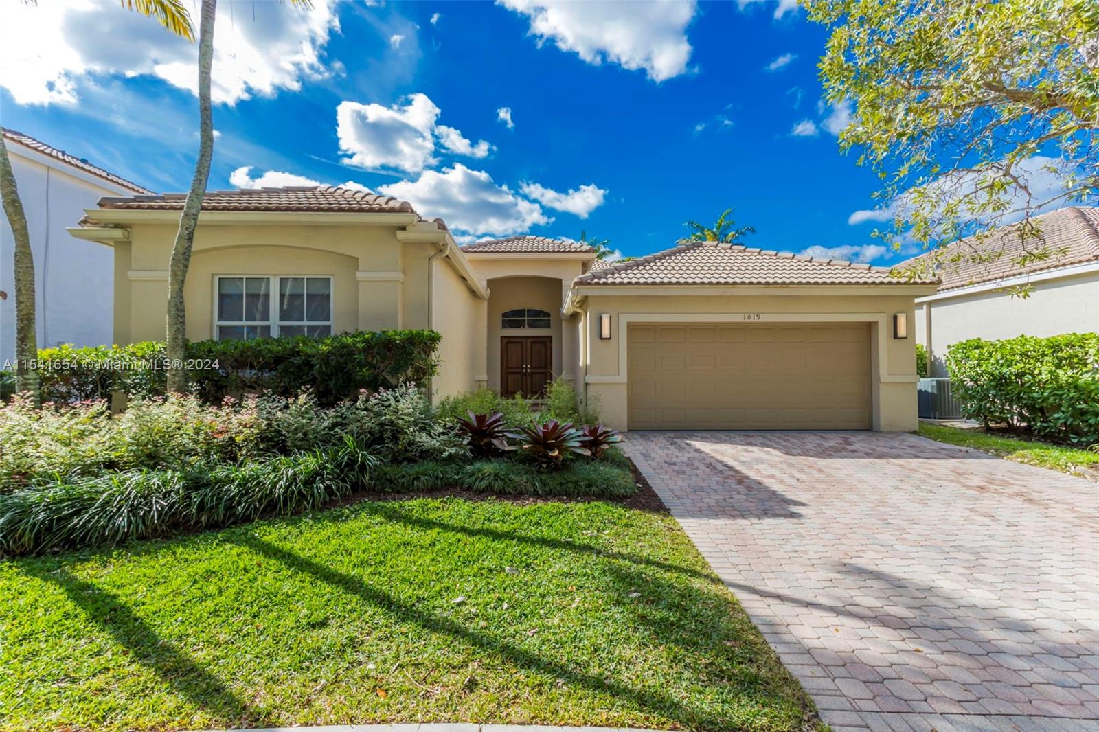 1019  Nandina Dr  For Sale A11541654, FL