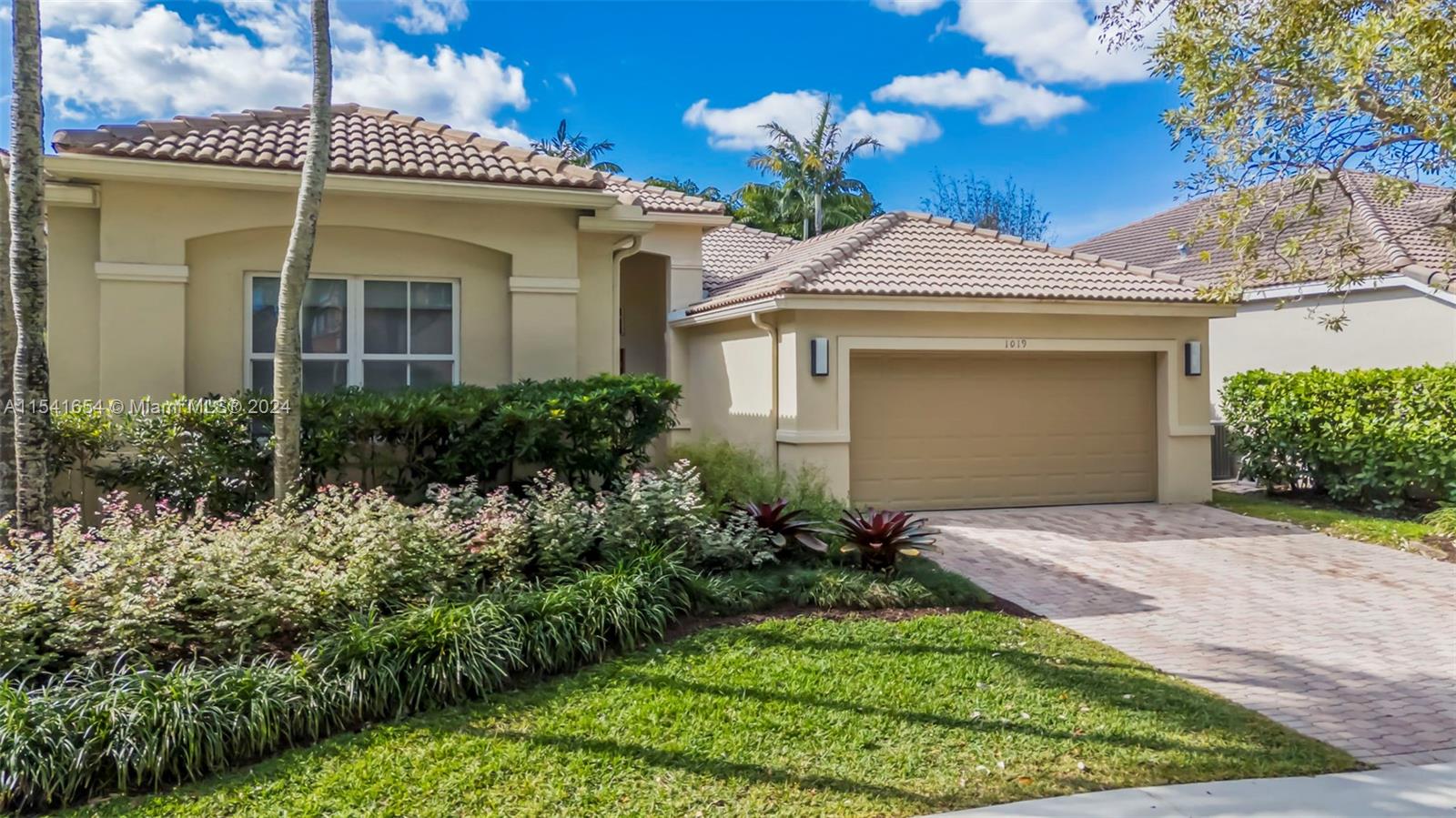 1019 Nandina Dr, Weston, FL, 33327 United States, 4 Bedrooms Bedrooms, ,3 BathroomsBathrooms,Residential,For Sale,Nandina Dr,A11541654