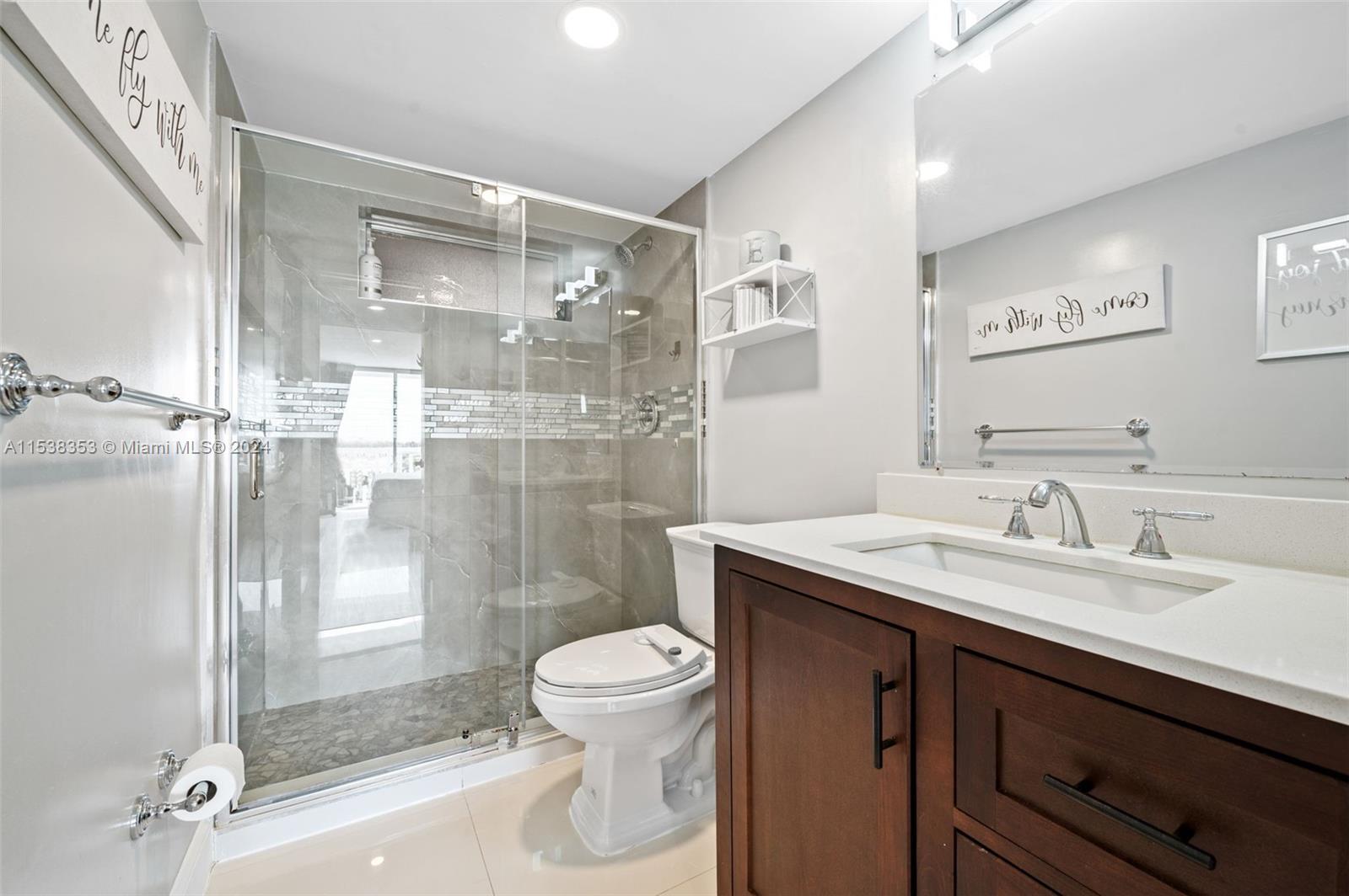 8530 Byron Ave 404, Miami Beach, Florida 33141, 2 Bedrooms Bedrooms, ,2 BathroomsBathrooms,Residential,For Sale,8530 Byron Ave 404,A11538353