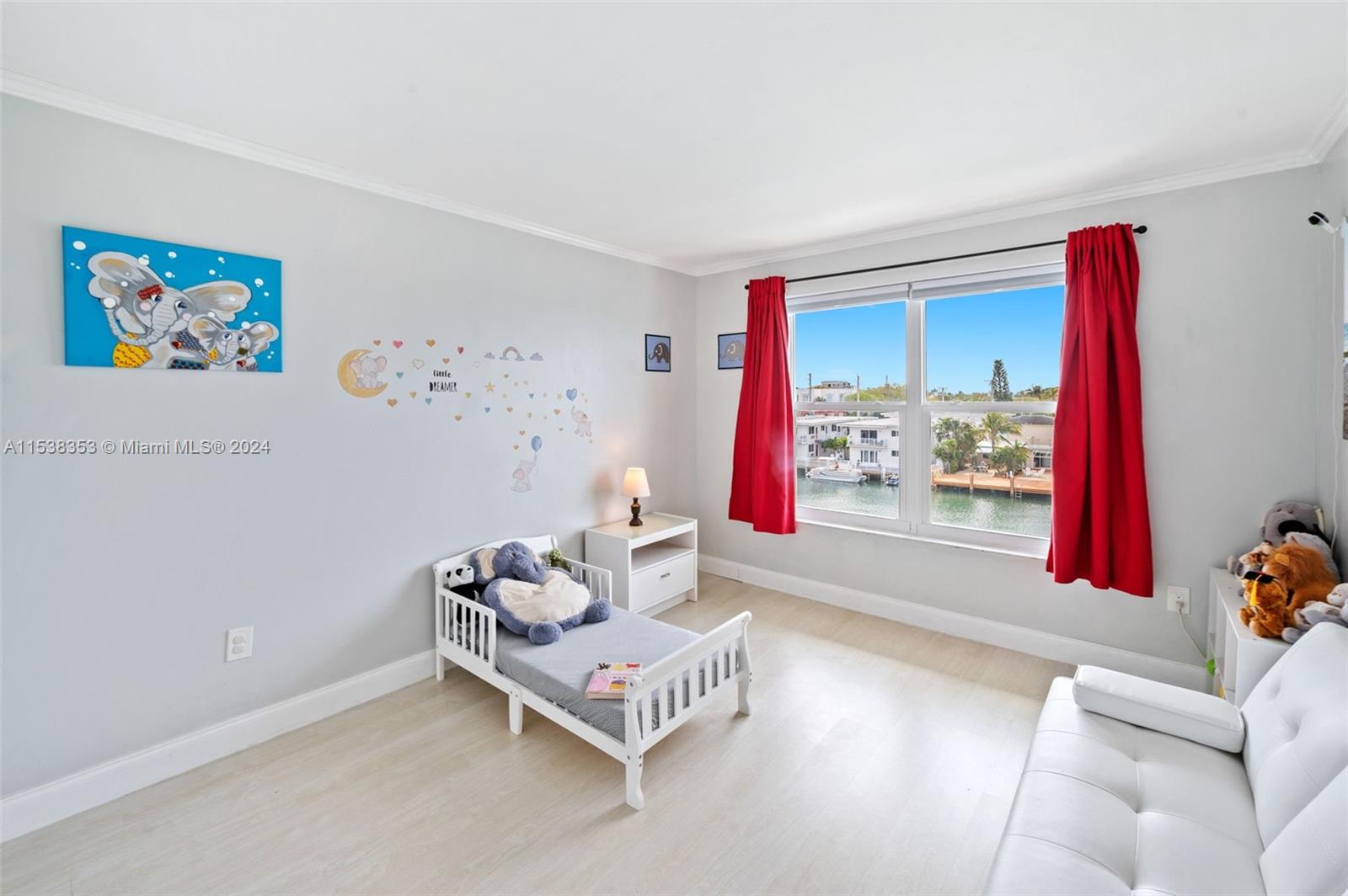 8530 Byron Ave 404, Miami Beach, Florida 33141, 2 Bedrooms Bedrooms, ,2 BathroomsBathrooms,Residential,For Sale,8530 Byron Ave 404,A11538353