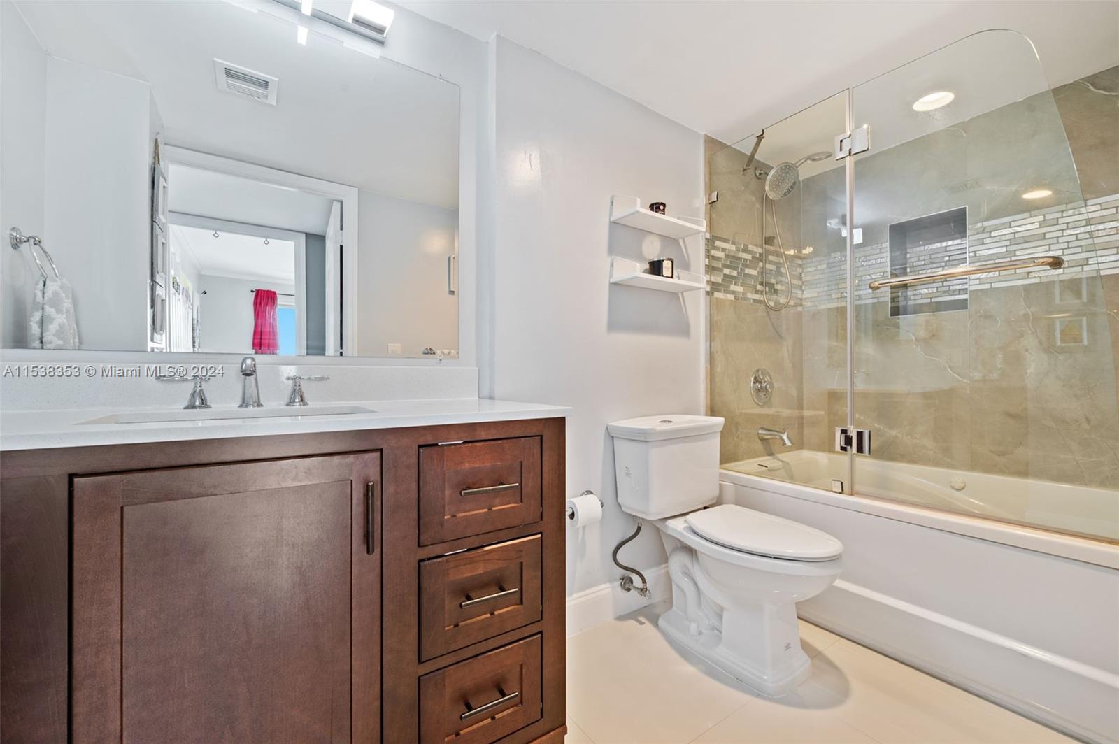 8530 Byron Ave 404, Miami Beach, Florida 33141, 2 Bedrooms Bedrooms, ,2 BathroomsBathrooms,Residential,For Sale,8530 Byron Ave 404,A11538353