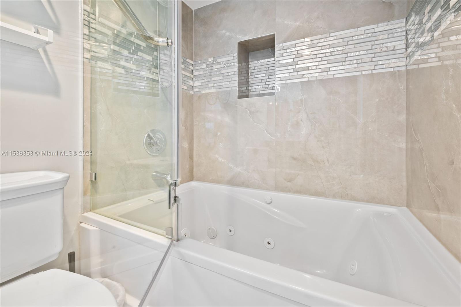 8530 Byron Ave 404, Miami Beach, Florida 33141, 2 Bedrooms Bedrooms, ,2 BathroomsBathrooms,Residential,For Sale,8530 Byron Ave 404,A11538353