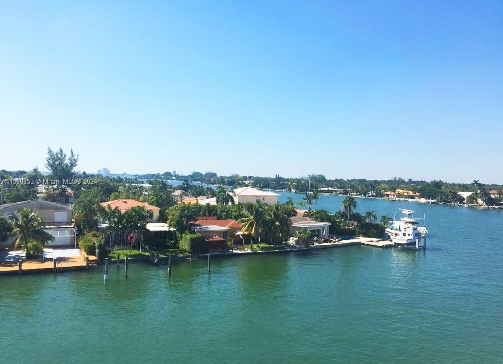 8530 Byron Ave 404, Miami Beach, Florida 33141, 2 Bedrooms Bedrooms, ,2 BathroomsBathrooms,Residential,For Sale,8530 Byron Ave 404,A11538353