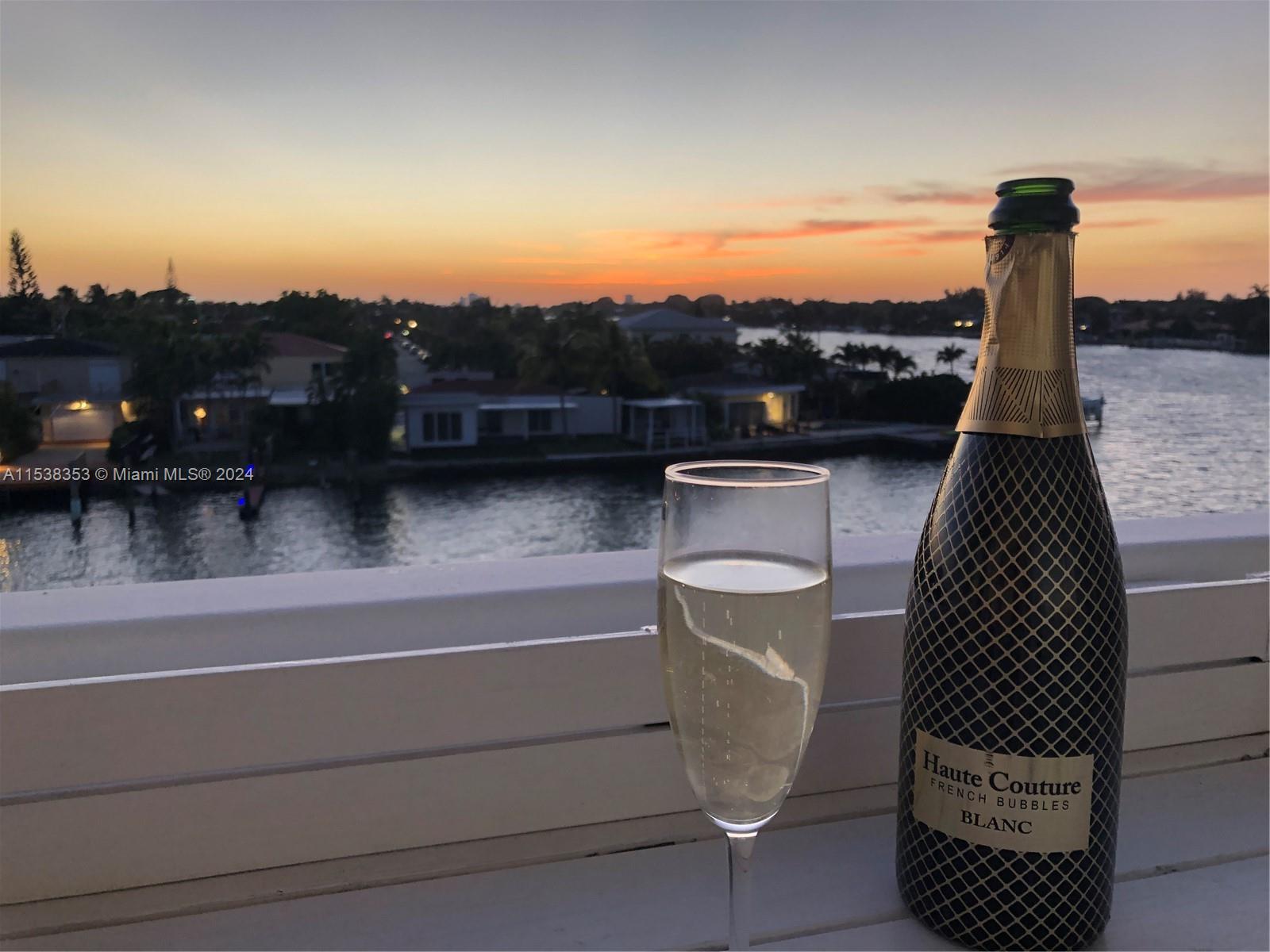 8530 Byron Ave 404, Miami Beach, Florida 33141, 2 Bedrooms Bedrooms, ,2 BathroomsBathrooms,Residential,For Sale,8530 Byron Ave 404,A11538353