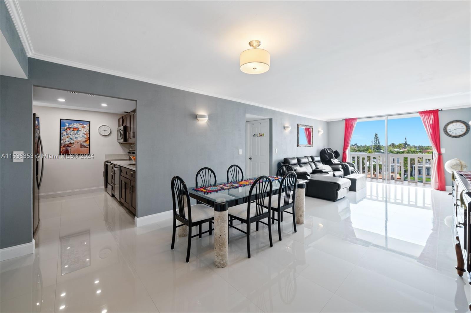 8530 Byron Ave 404, Miami Beach, Florida 33141, 2 Bedrooms Bedrooms, ,2 BathroomsBathrooms,Residential,For Sale,8530 Byron Ave 404,A11538353