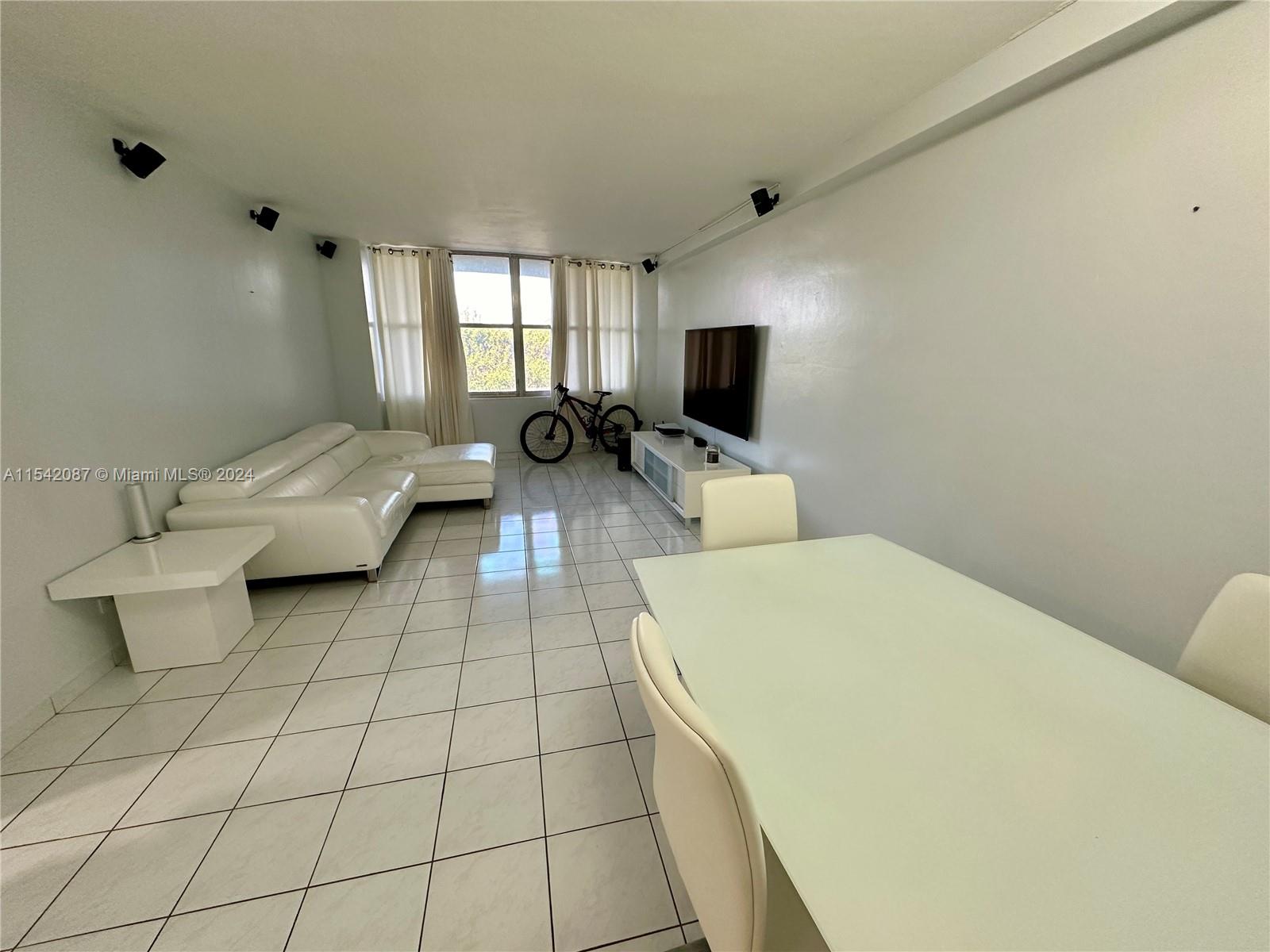 7441 Wayne Ave 1C, Miami Beach, Florida 33141, 2 Bedrooms Bedrooms, ,2 BathroomsBathrooms,Residential,For Sale,7441 Wayne Ave 1C,A11542087