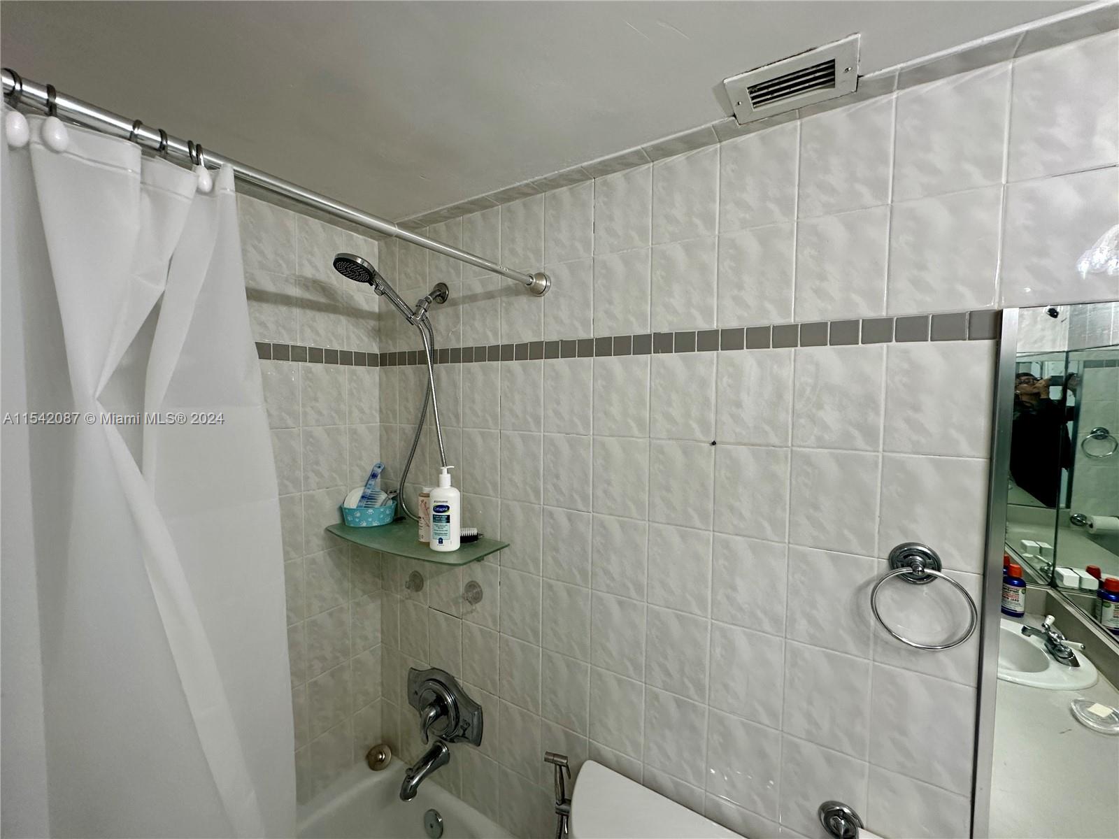 7441 Wayne Ave 1C, Miami Beach, Florida 33141, 2 Bedrooms Bedrooms, ,2 BathroomsBathrooms,Residential,For Sale,7441 Wayne Ave 1C,A11542087